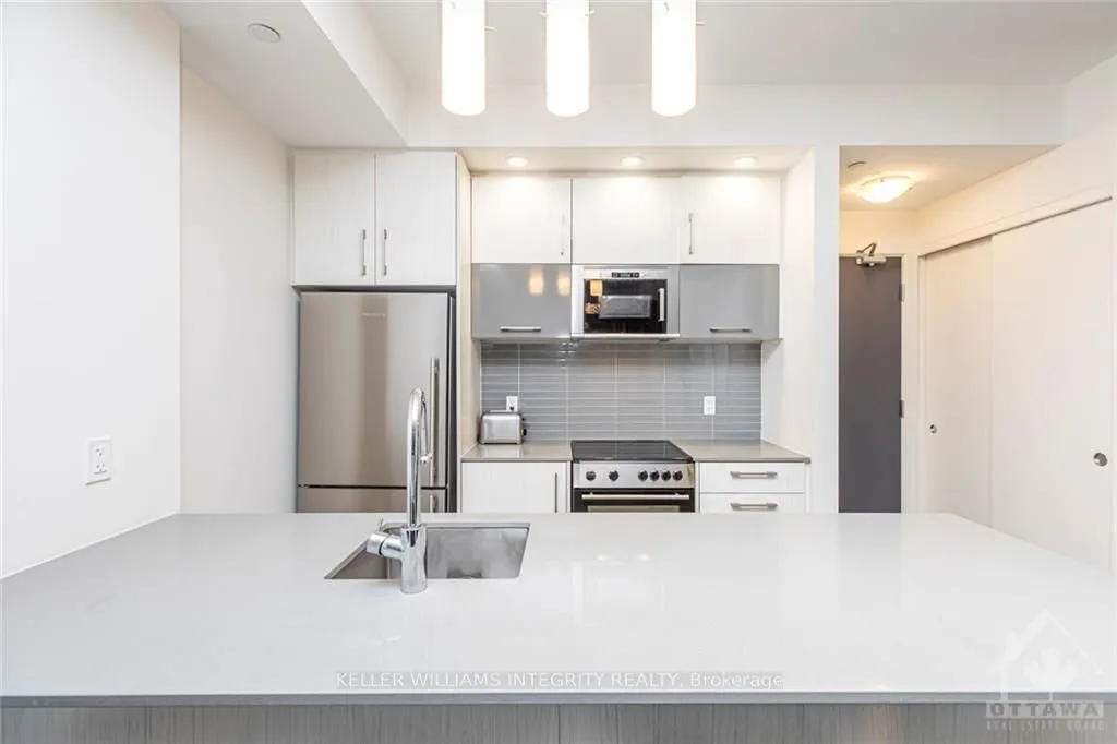 255 BAY Street #706