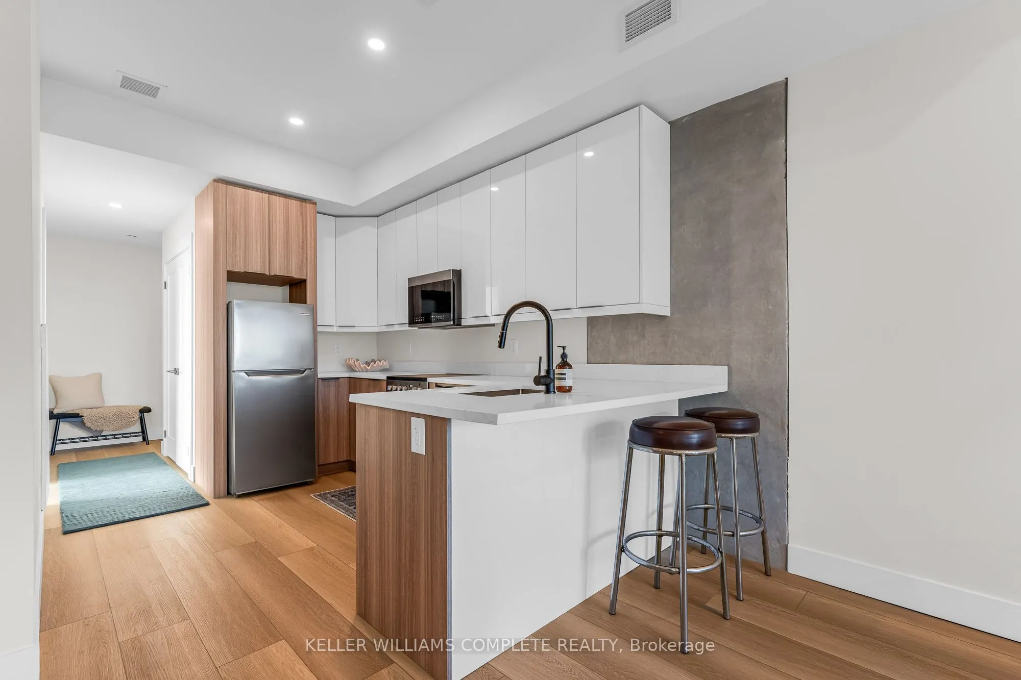 169 James Street S #804