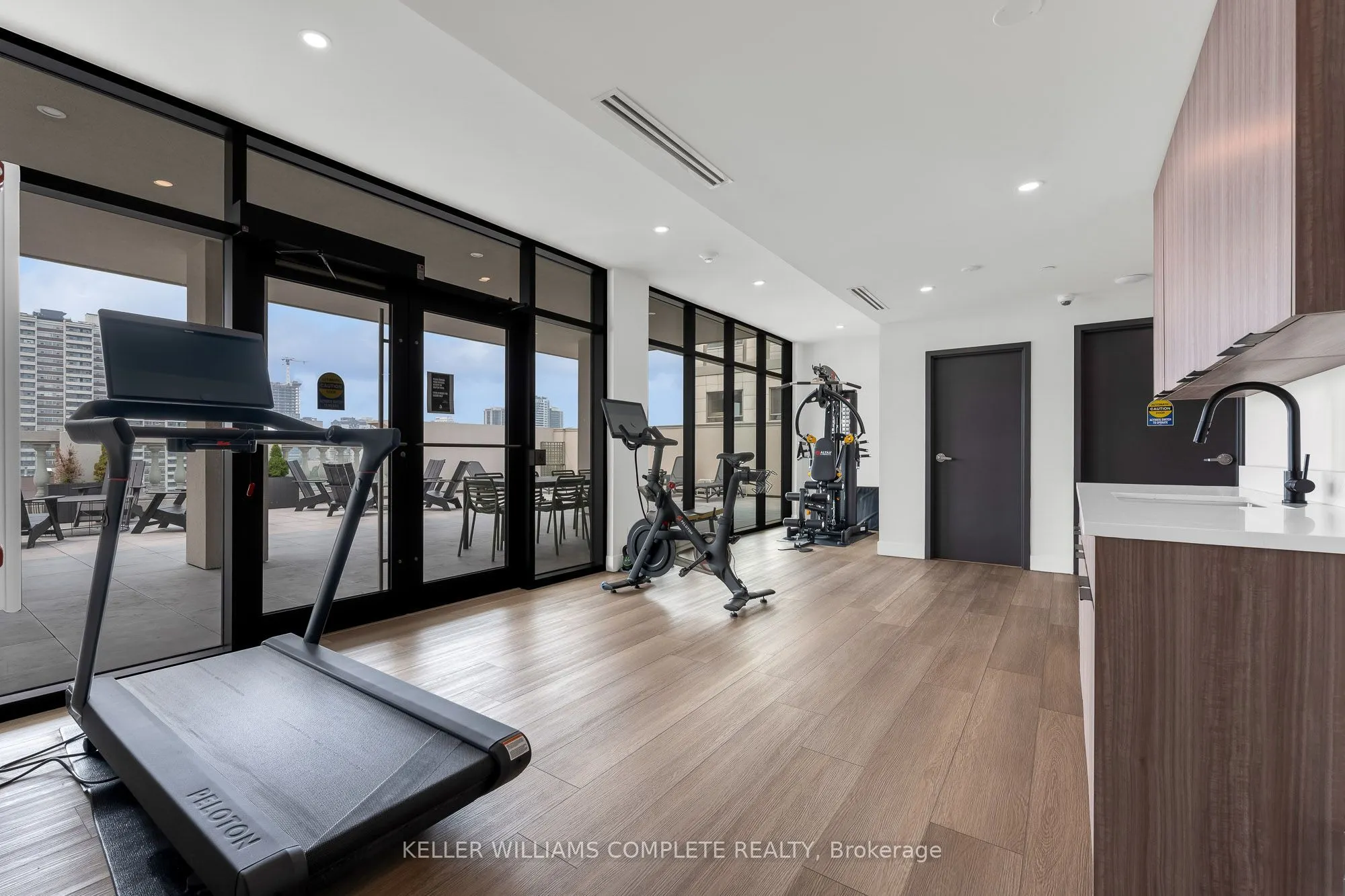 169 James Street S #804