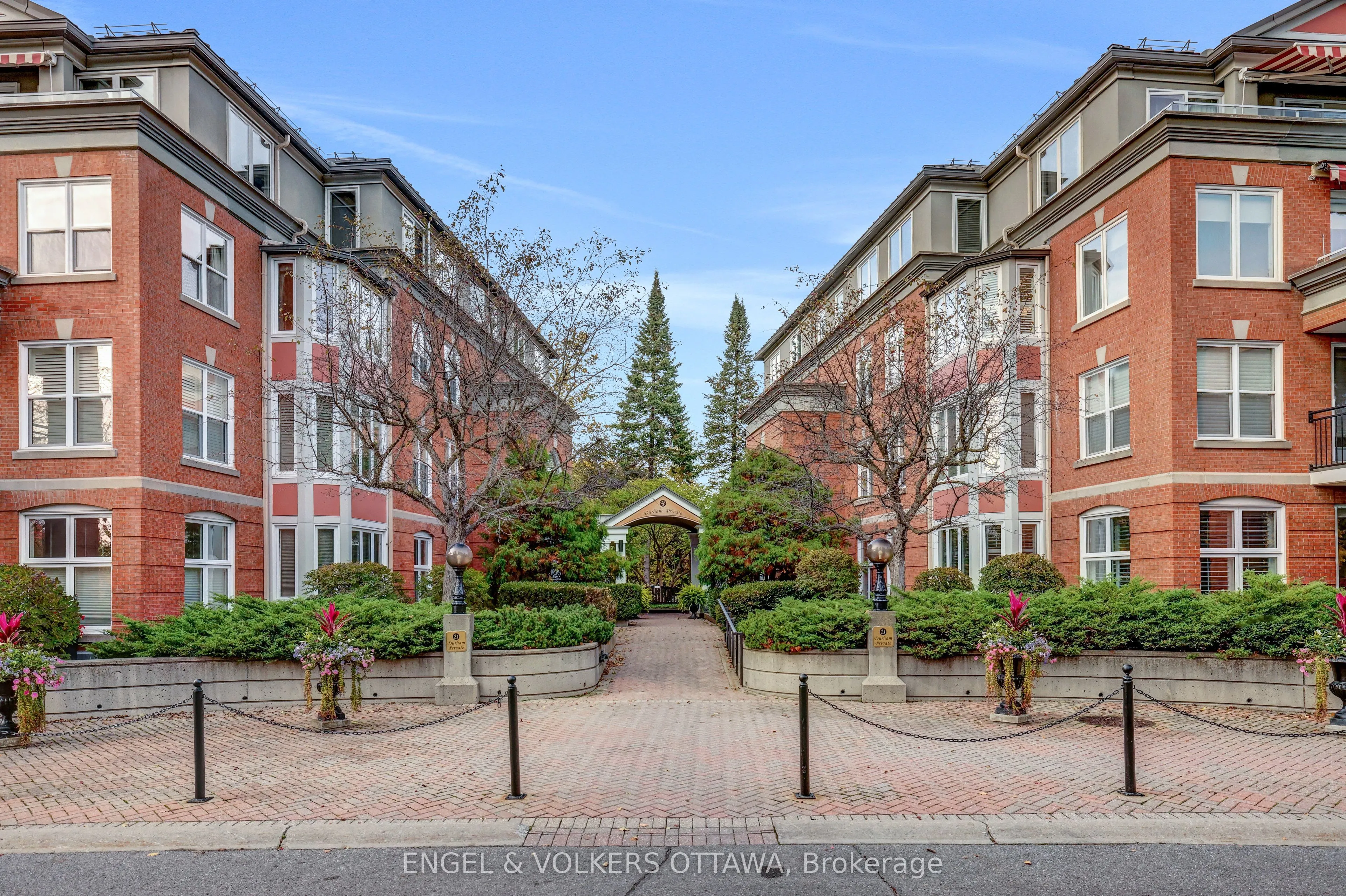 21 Durham Private #403