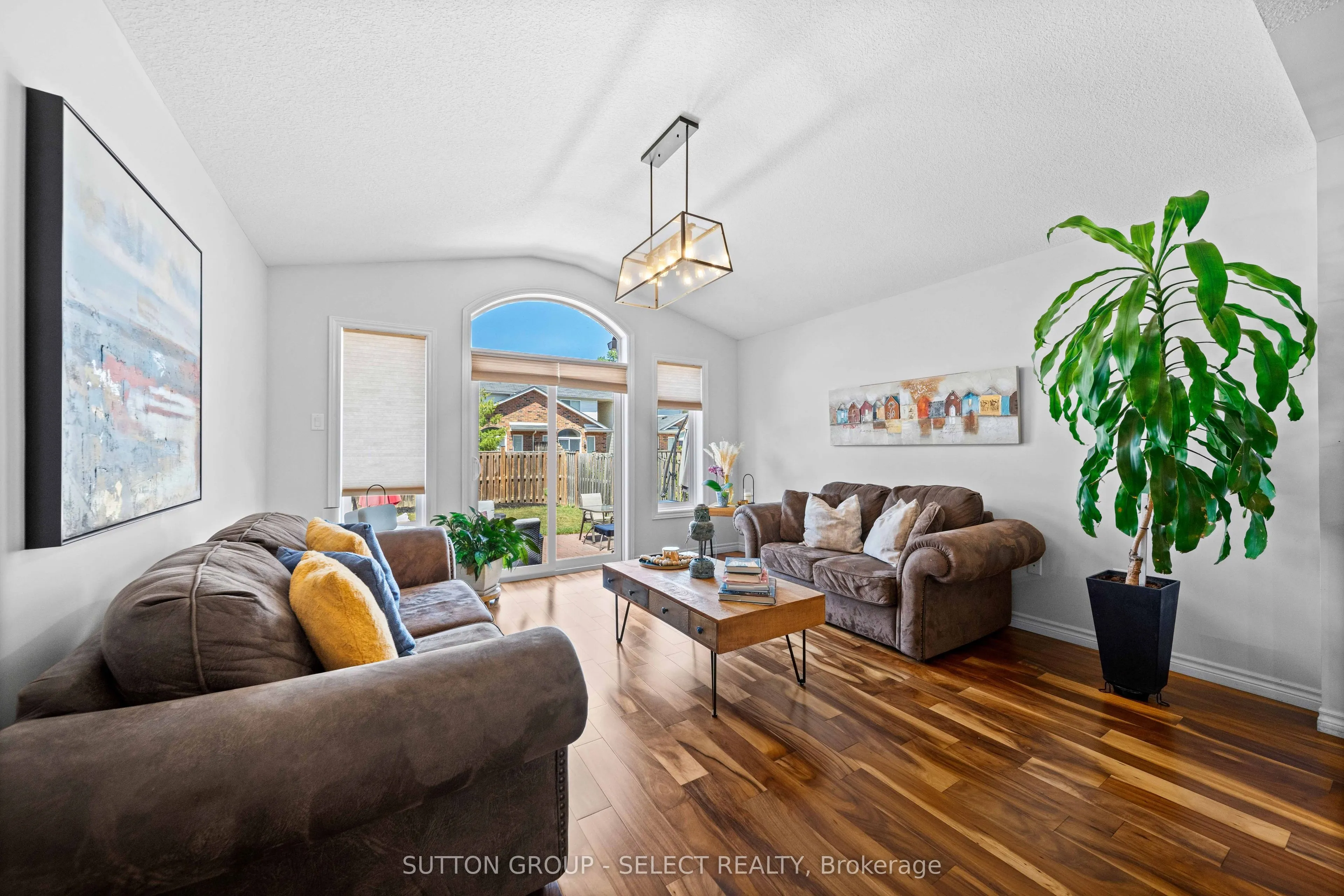934 Silverfox Crescent
