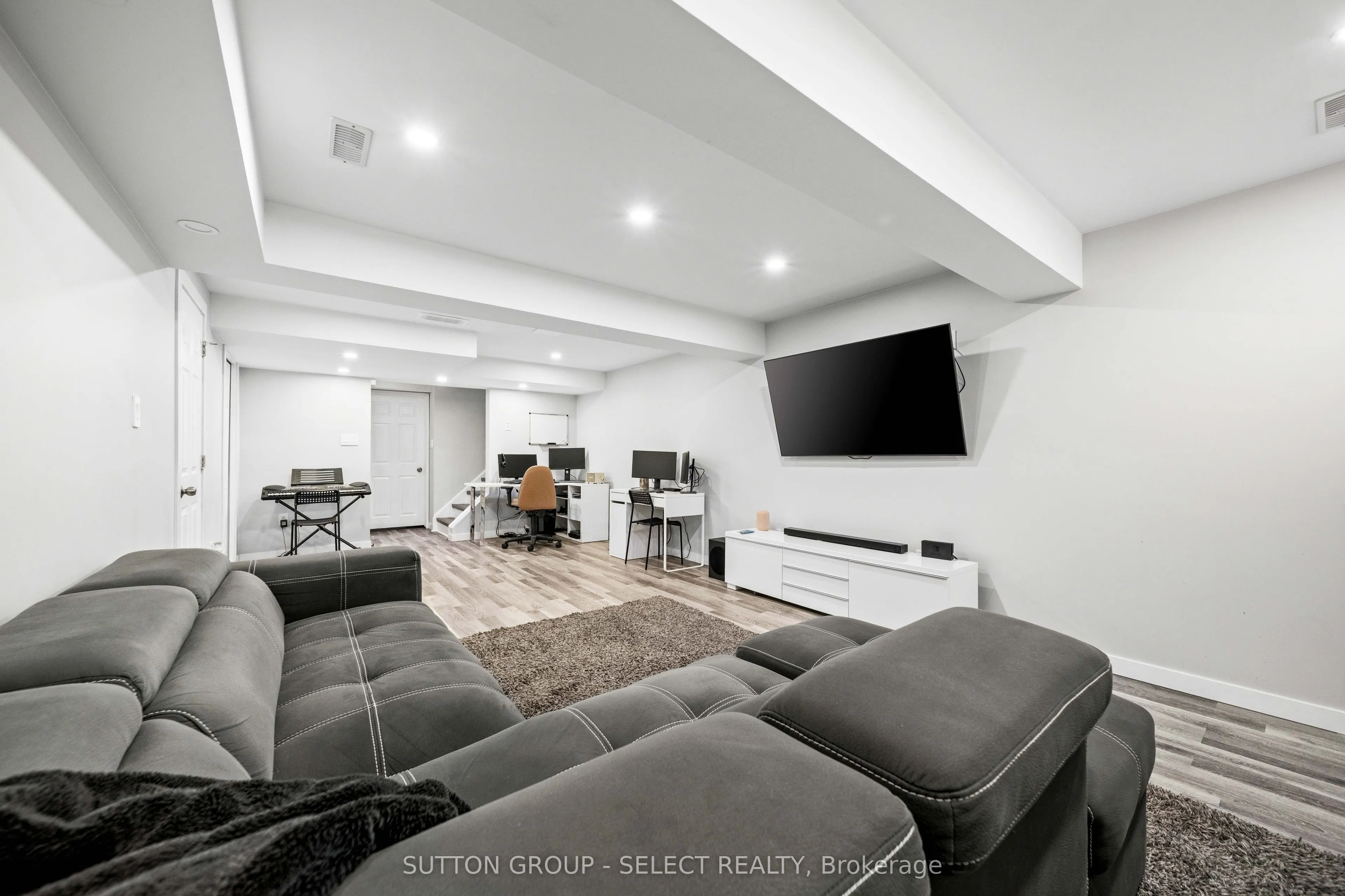 934 Silverfox Crescent