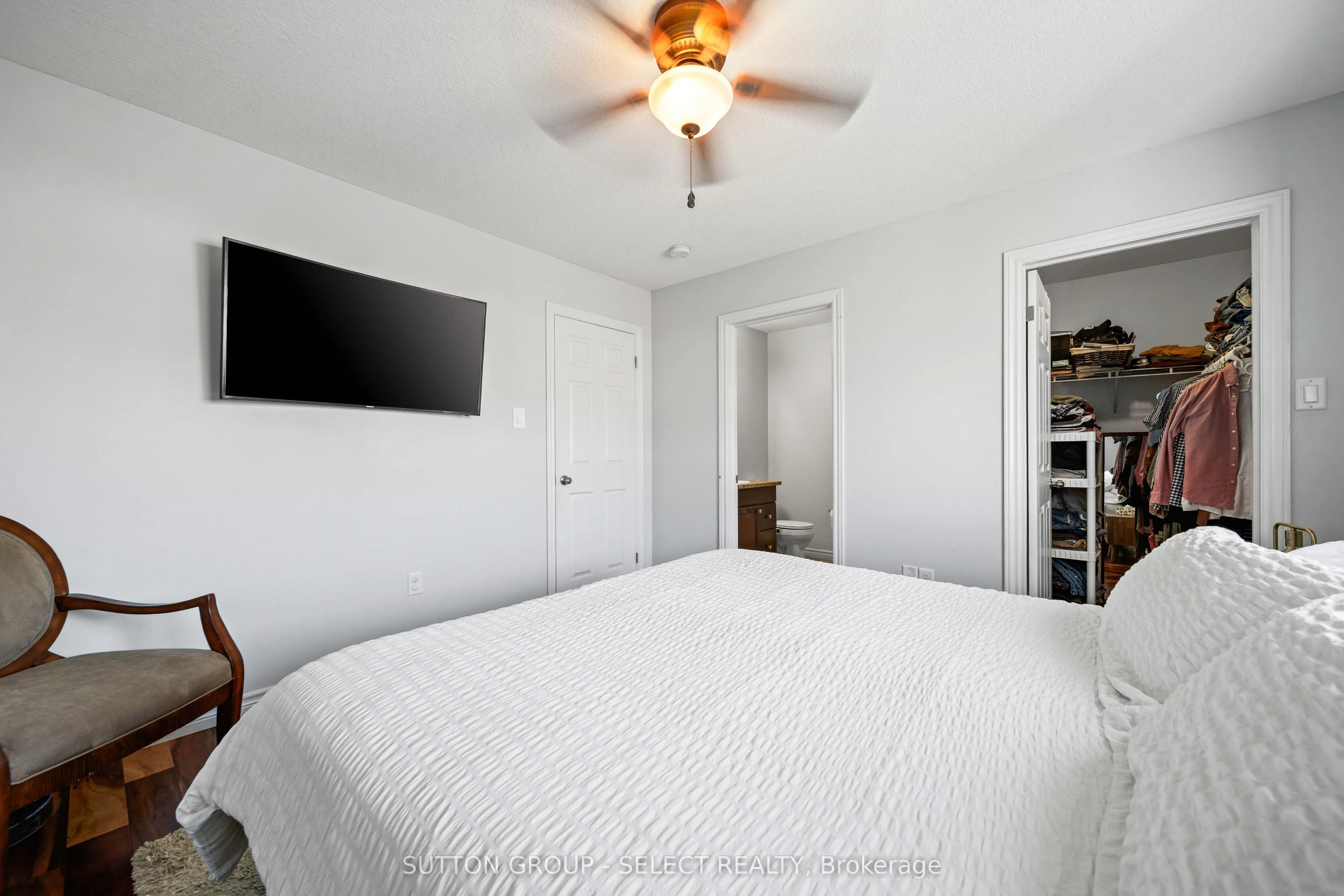 934 Silverfox Crescent