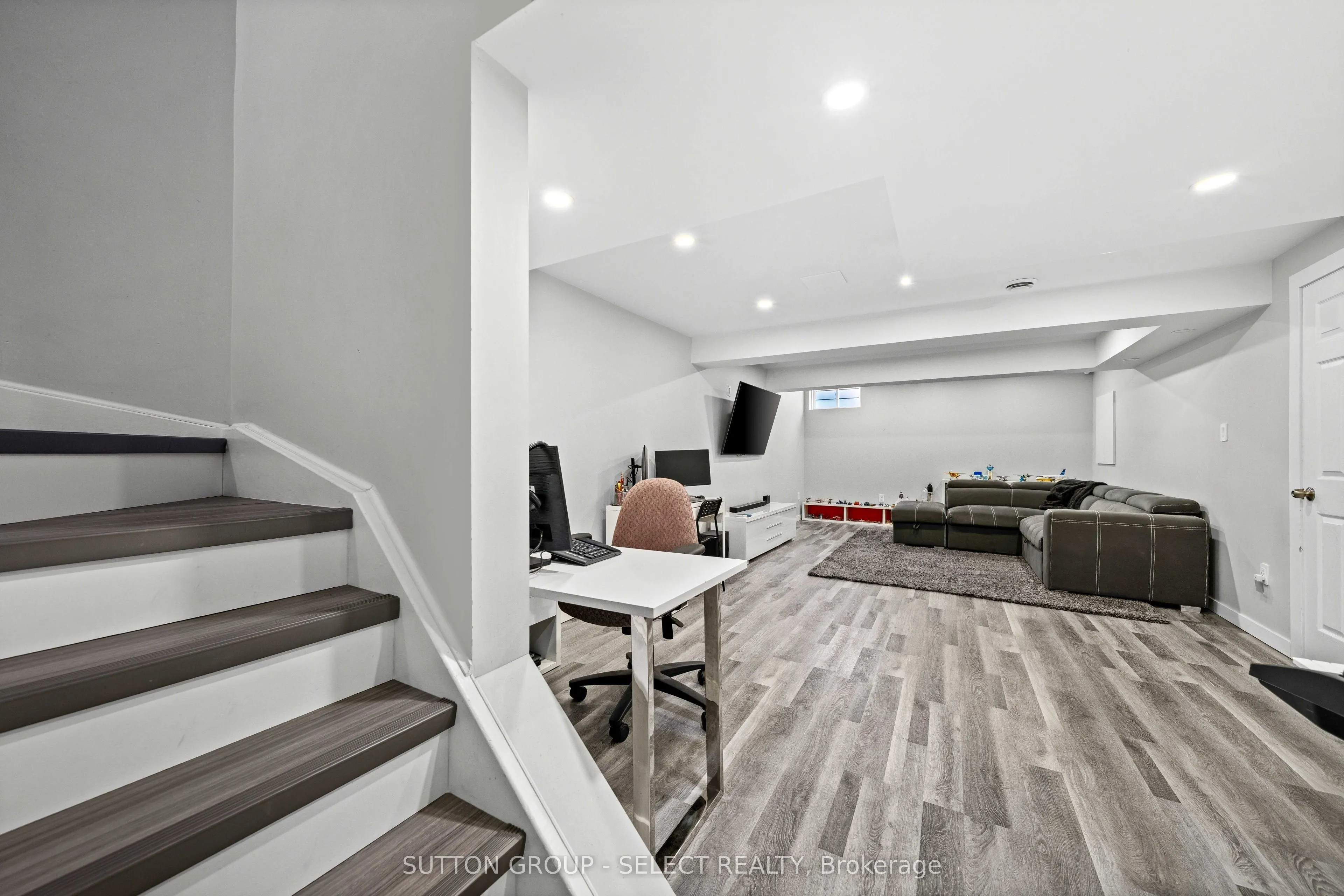 934 Silverfox Crescent