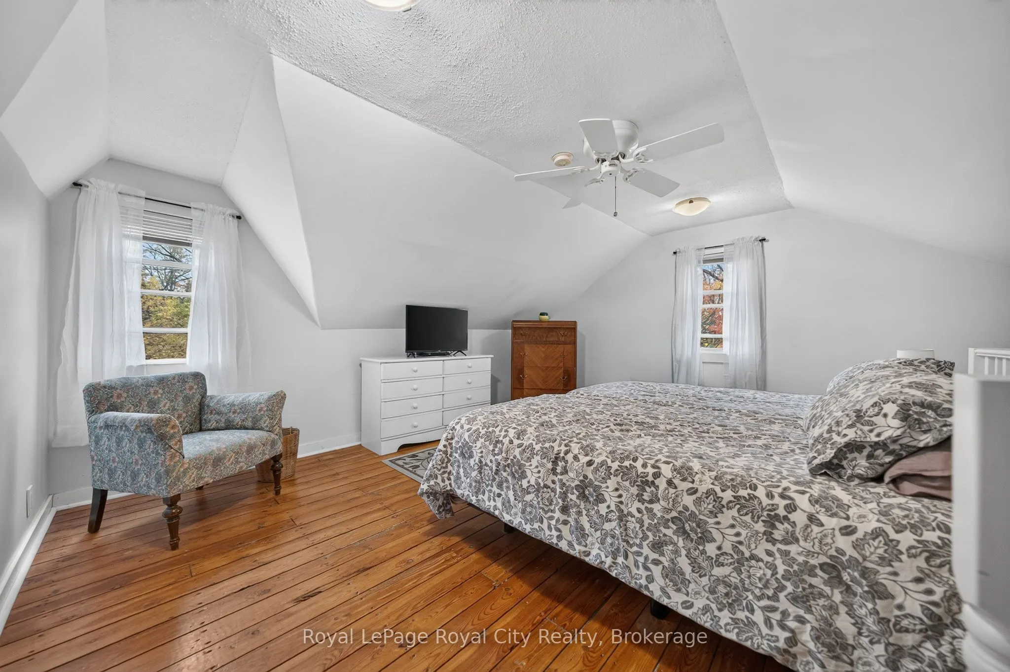 601 St Andrew Street E