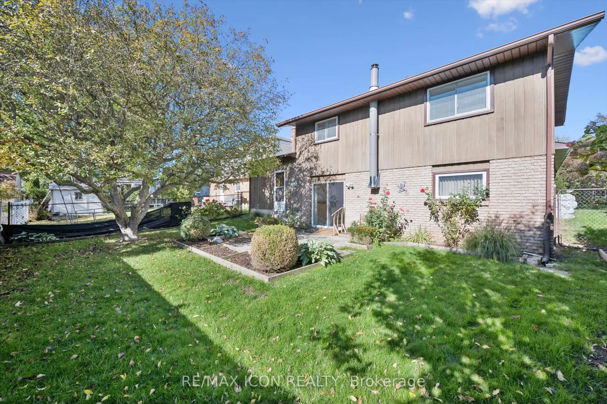 43 Lewis Crescent