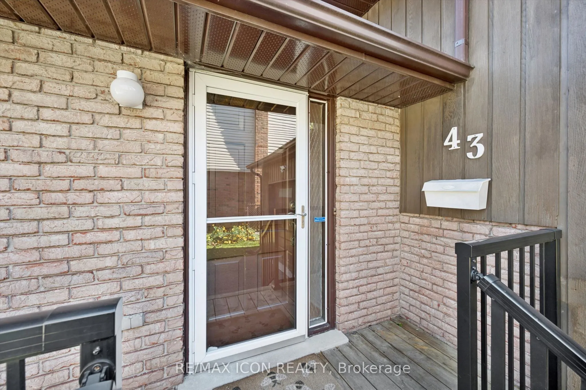 43 Lewis Crescent