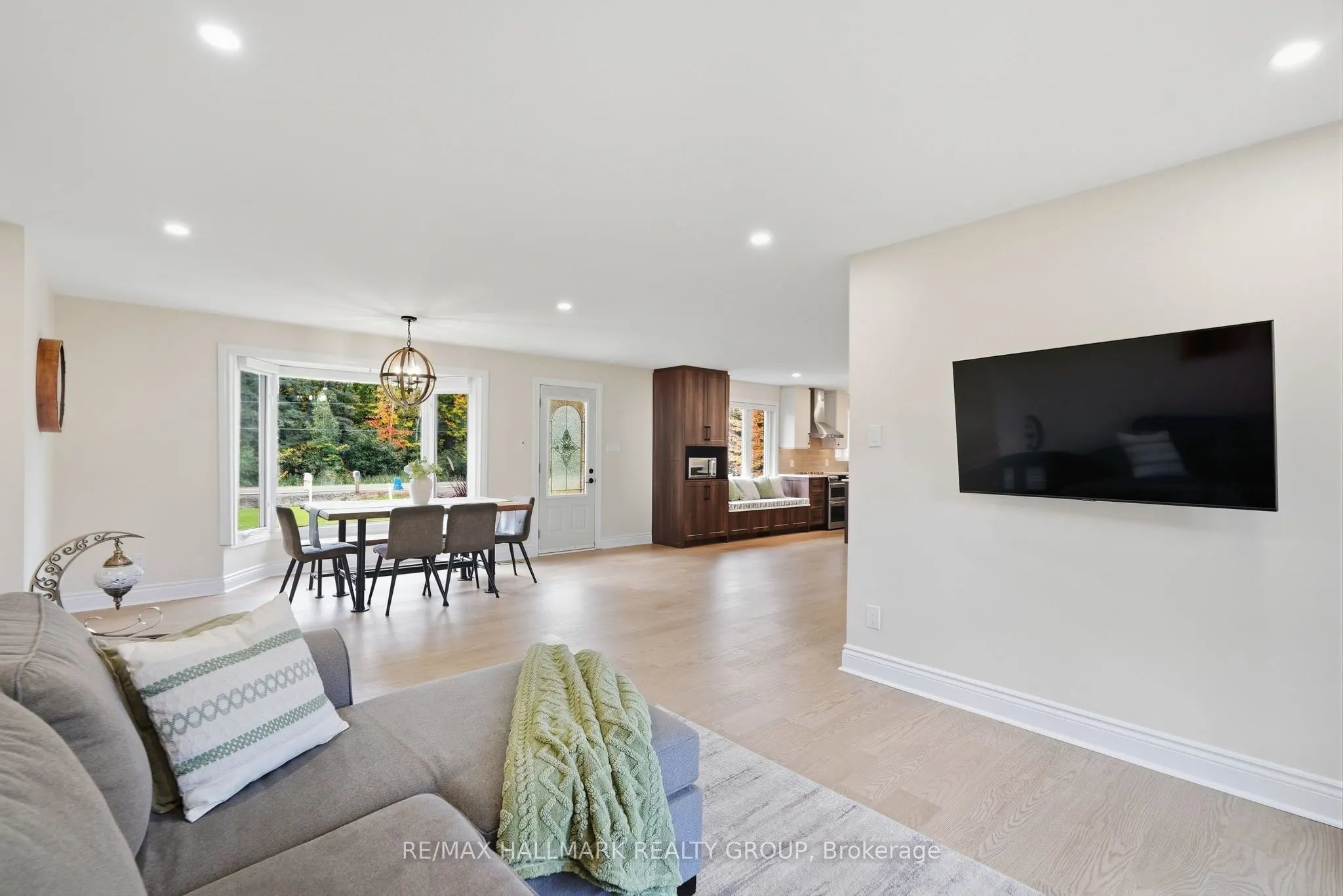 280 Route 200 Route E