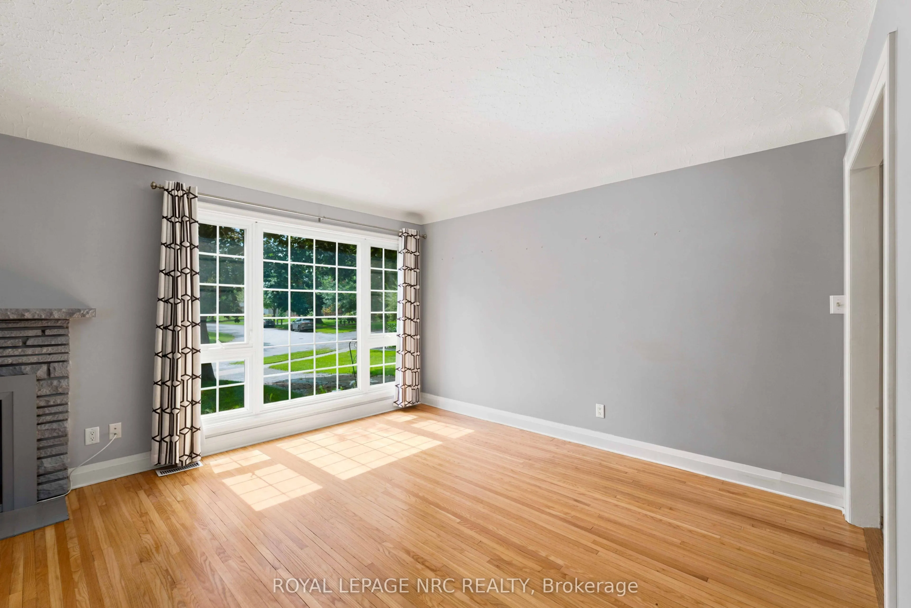 45 Woodcroft Crescent