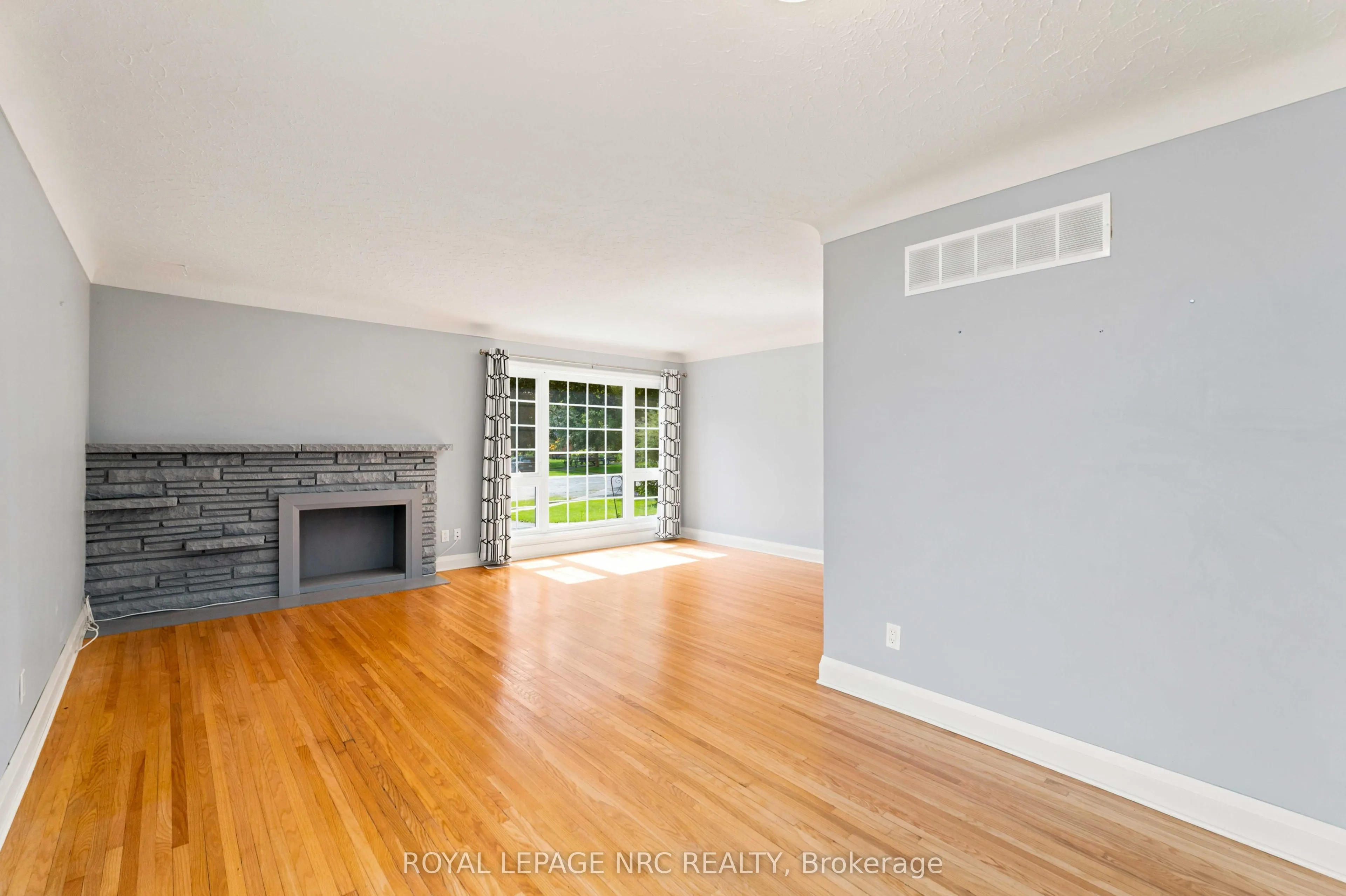 45 Woodcroft Crescent