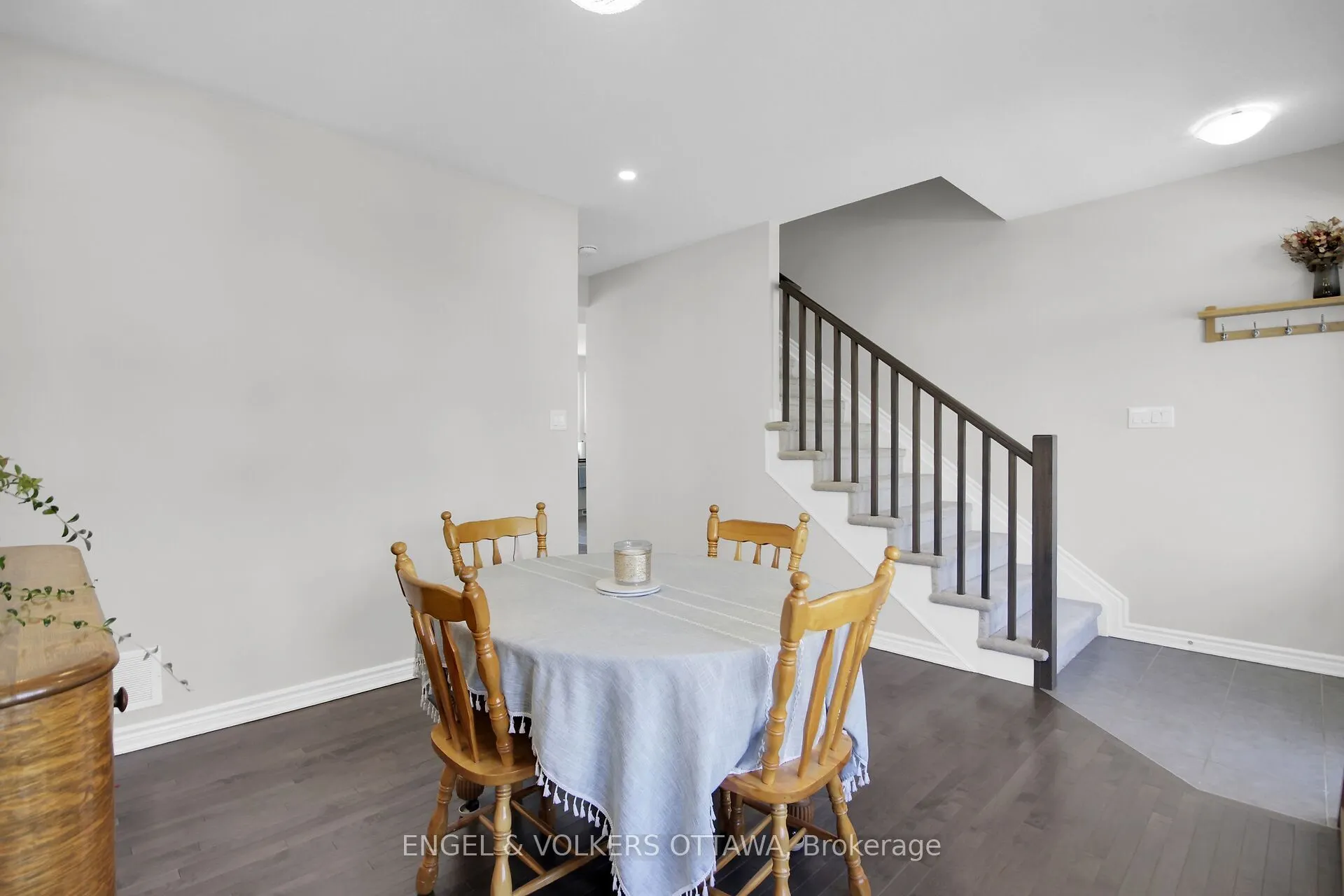510 Sturnidae Street