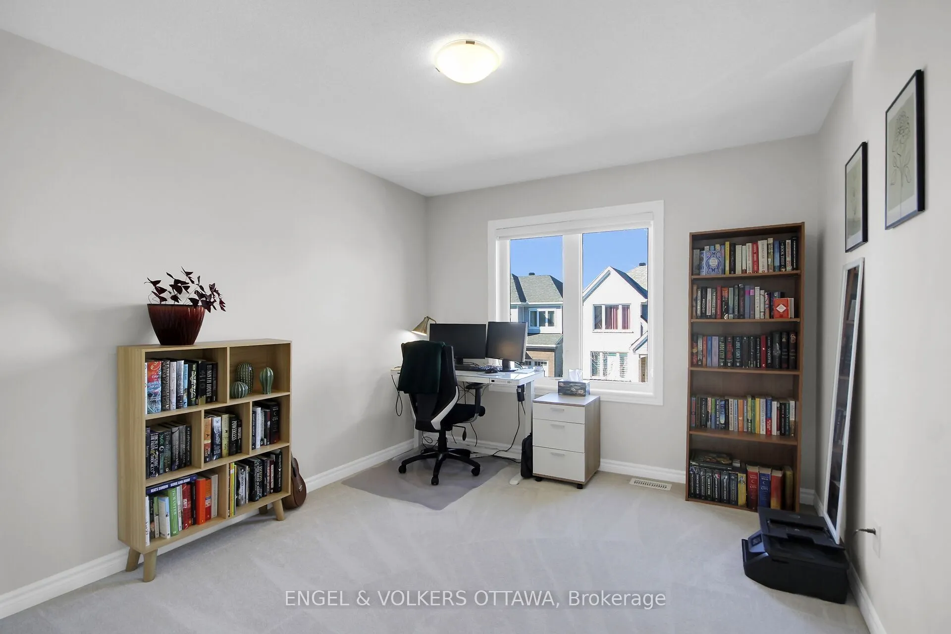 510 Sturnidae Street