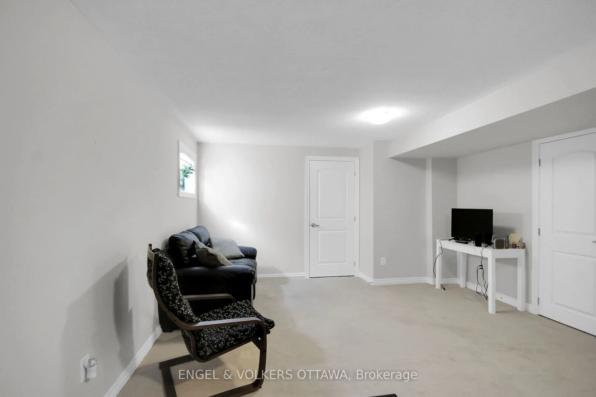 510 Sturnidae Street
