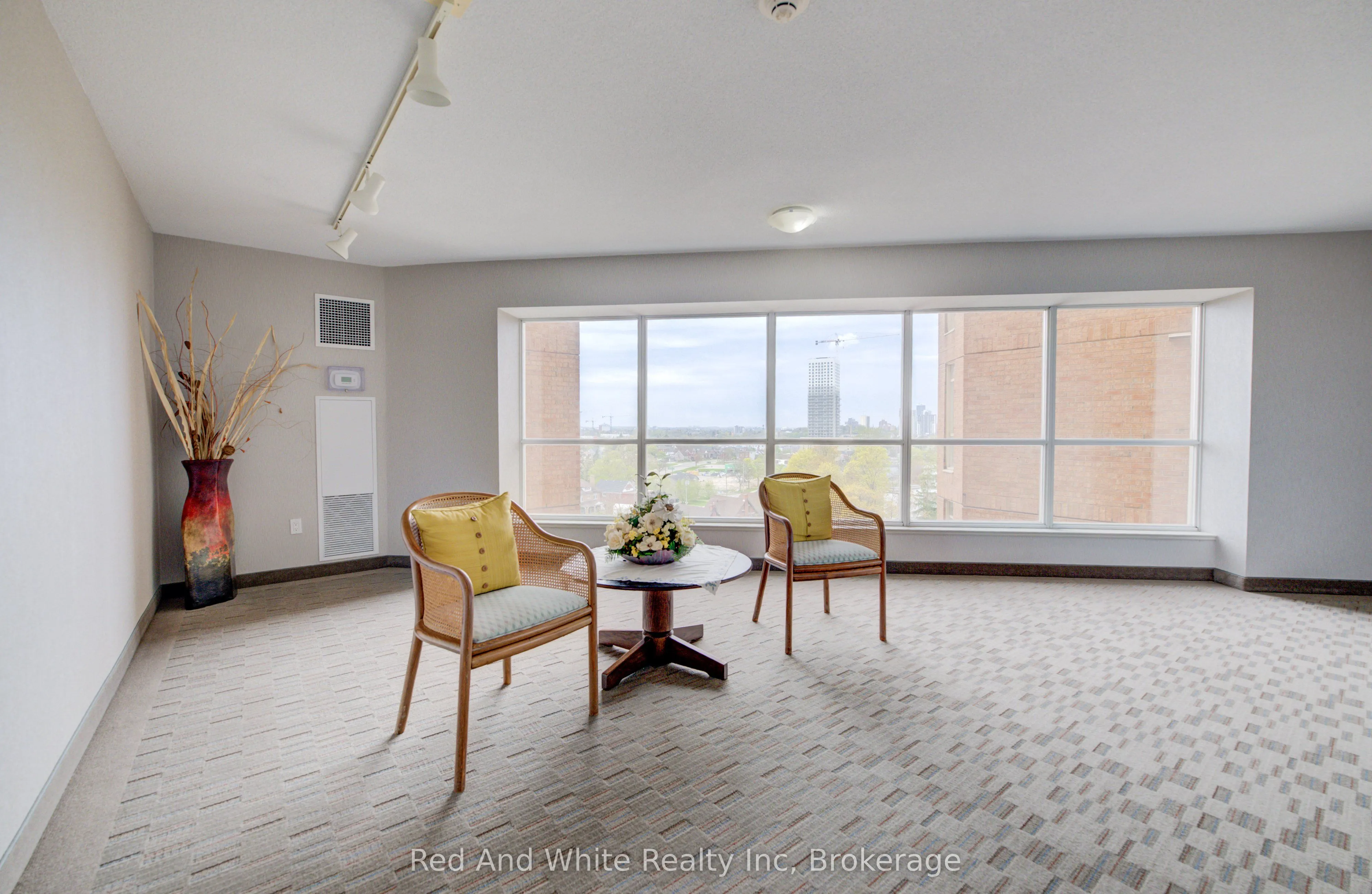 1414 King Street E #802