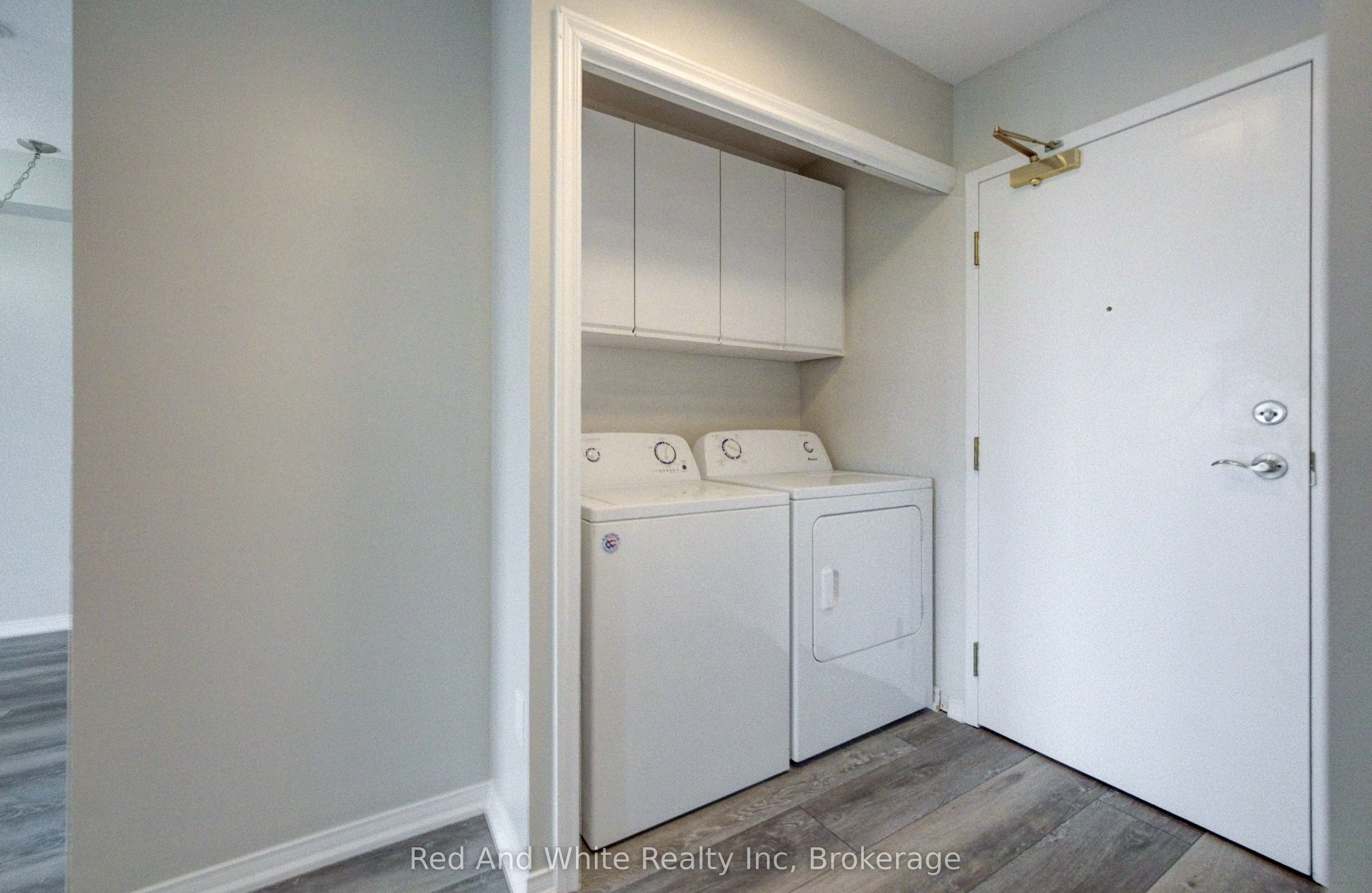 1414 King Street E #802