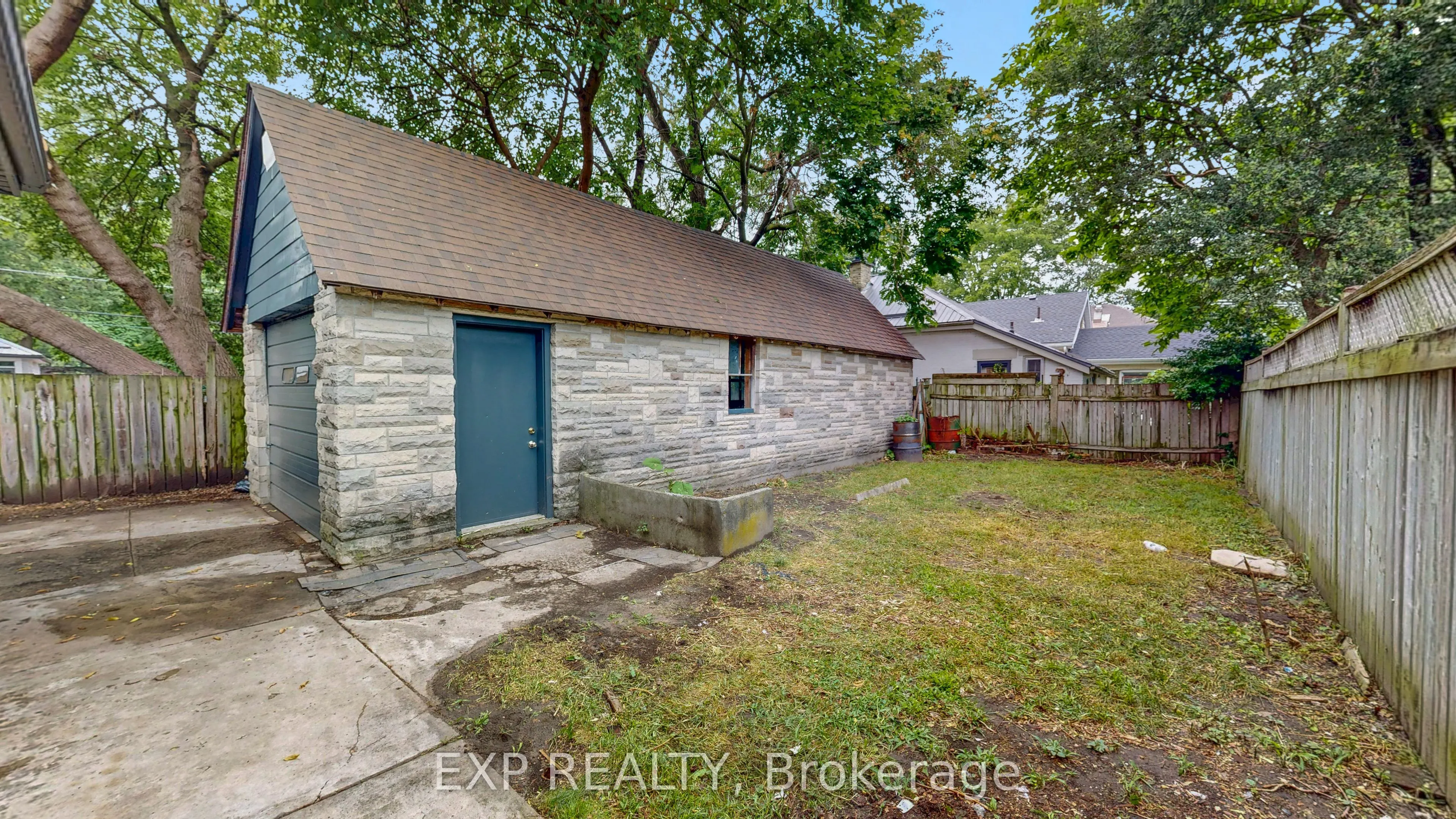686 Elias Street