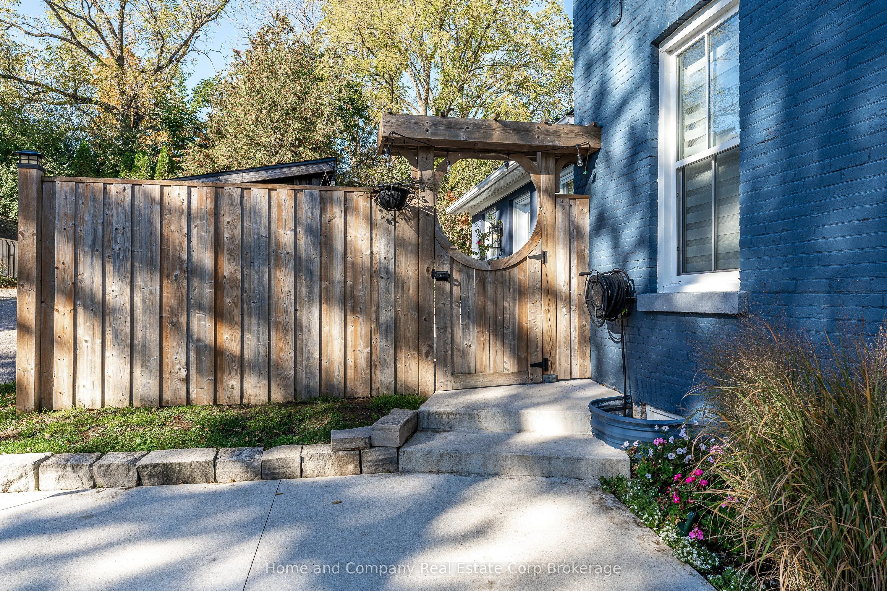 18 Robinson Street