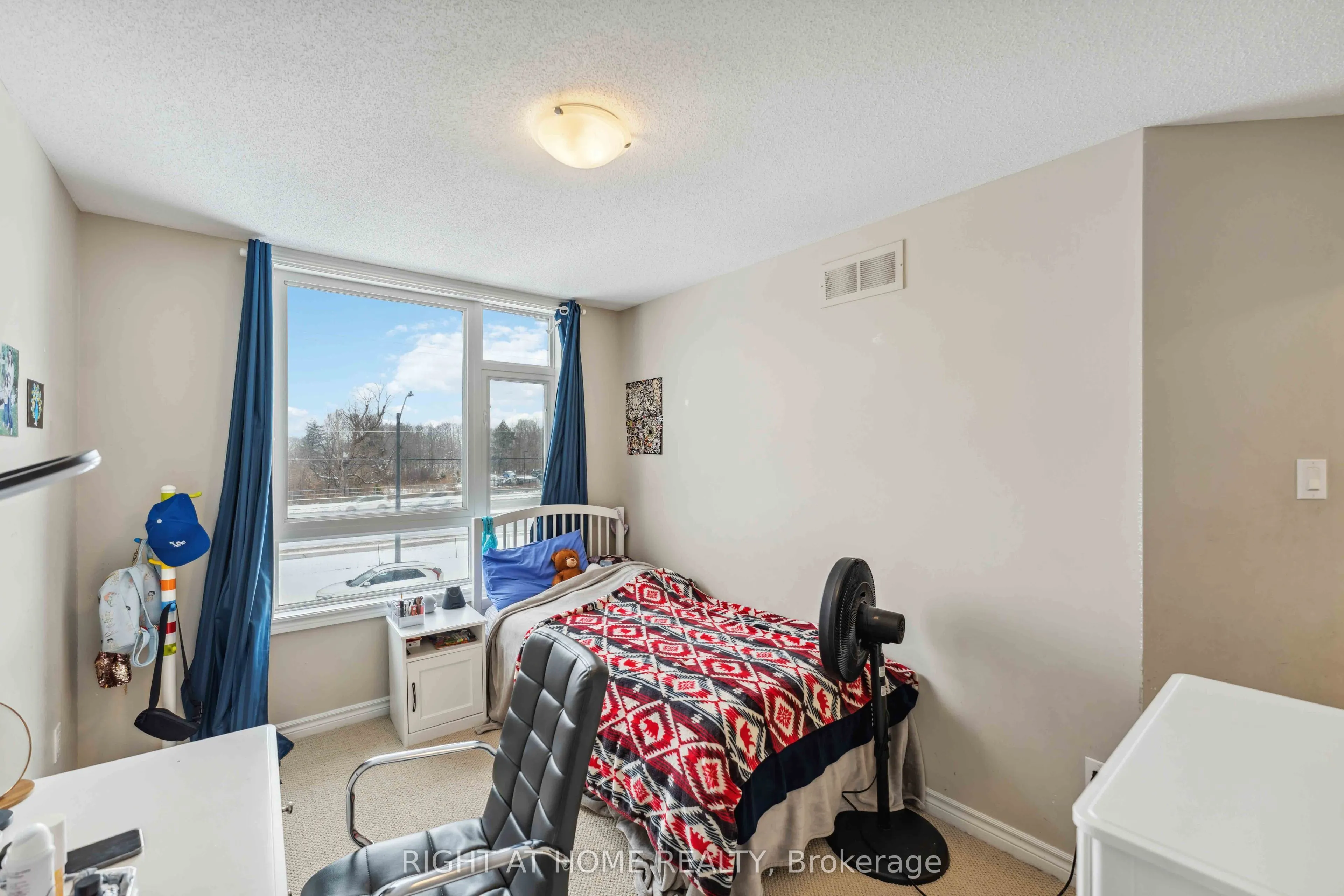 300 Cooks Mill Crescent