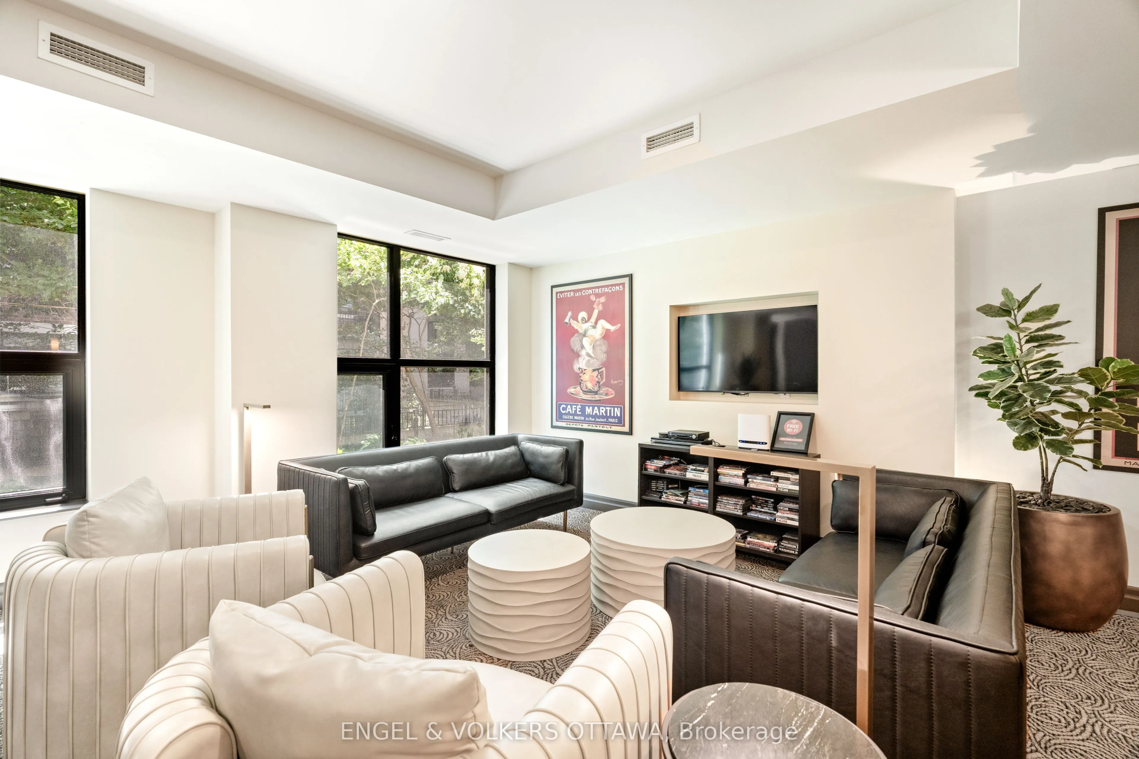 235 Kent Street #711