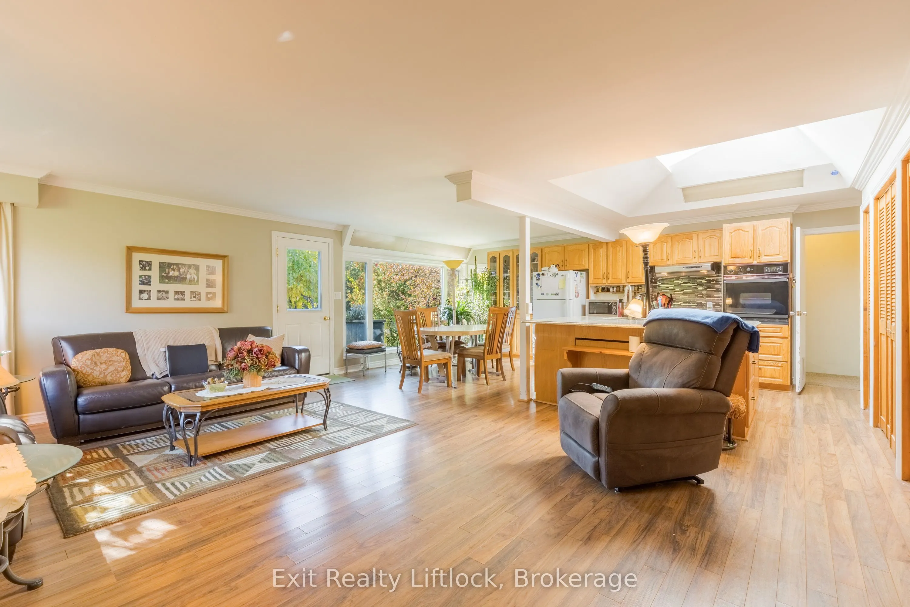 651 & 653 Cottesmore Avenue