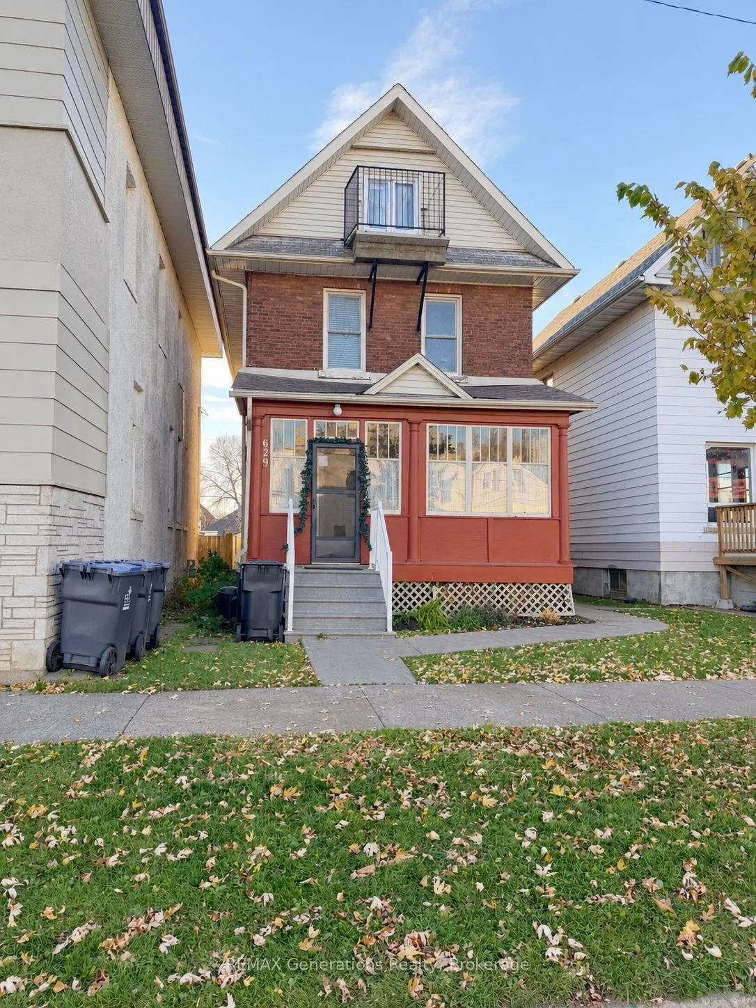 629 Vickers Street S