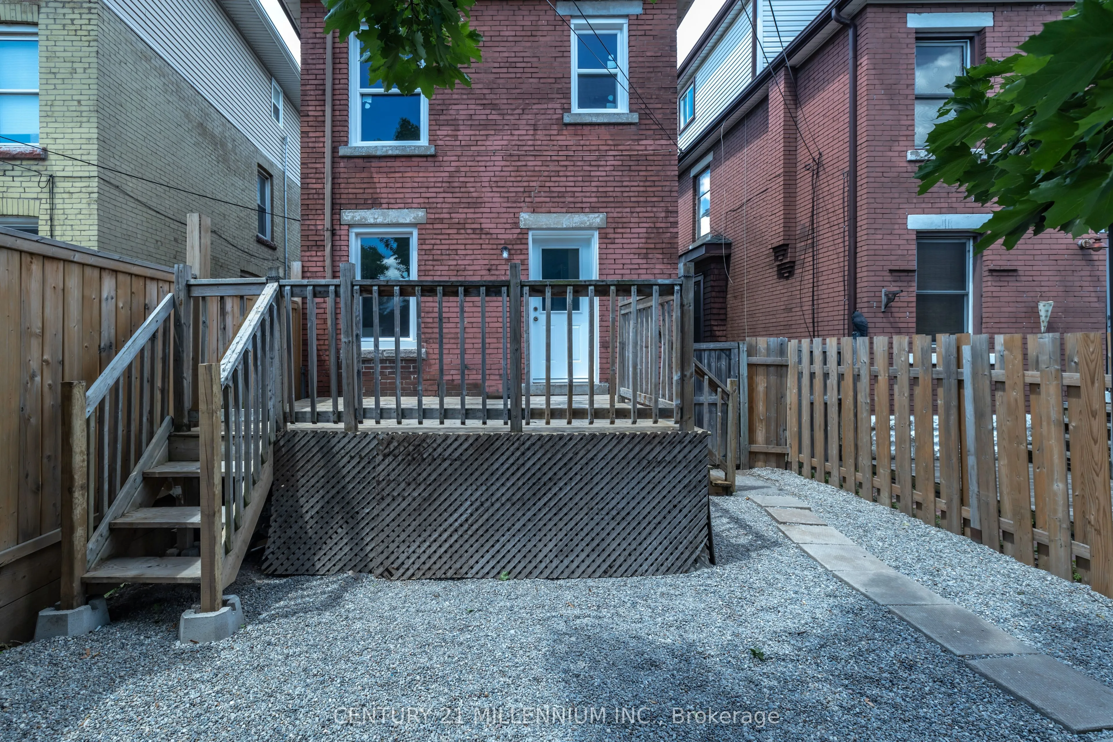 242 Balmoral Avenue N
