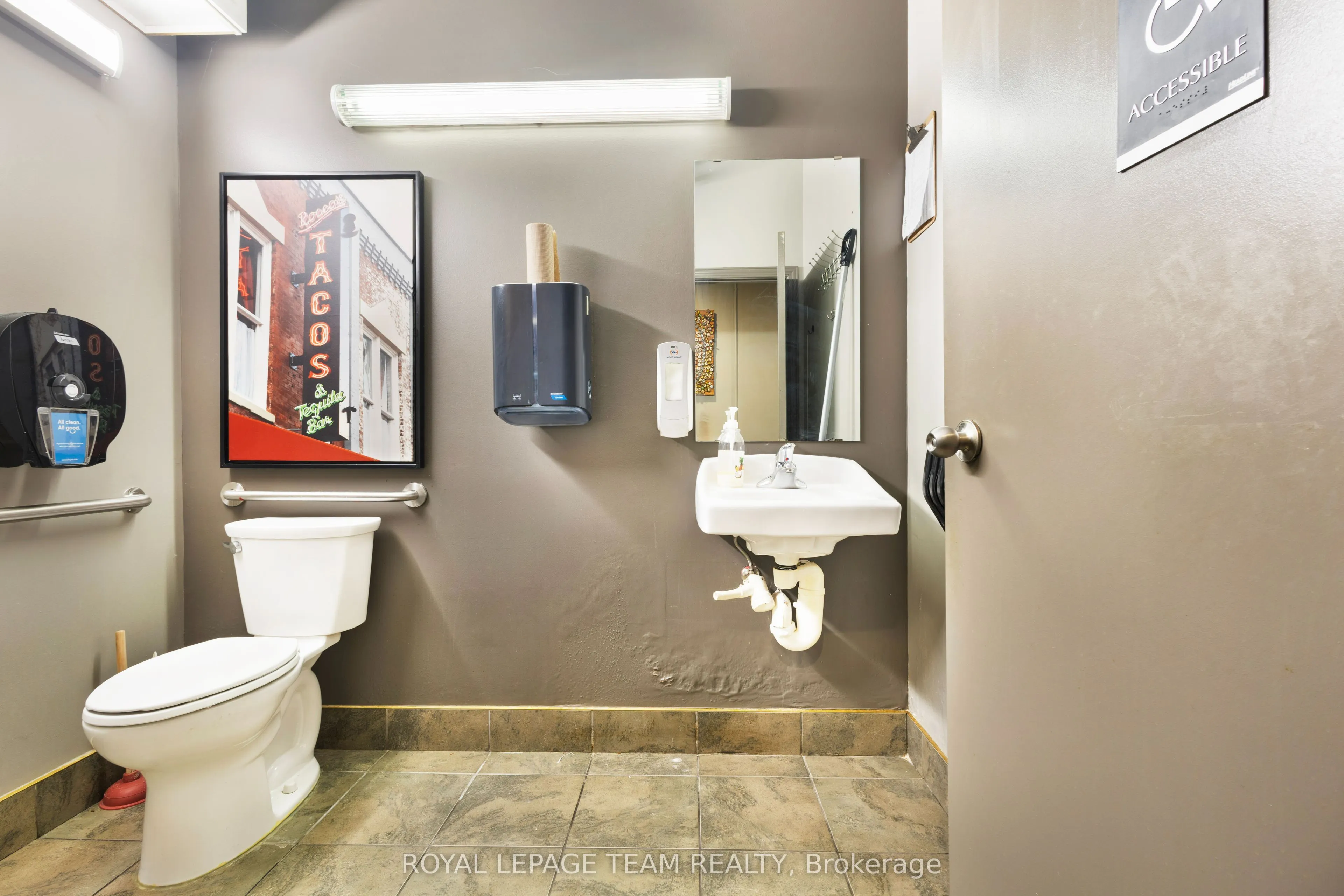 484 Hazeldean Road ##7