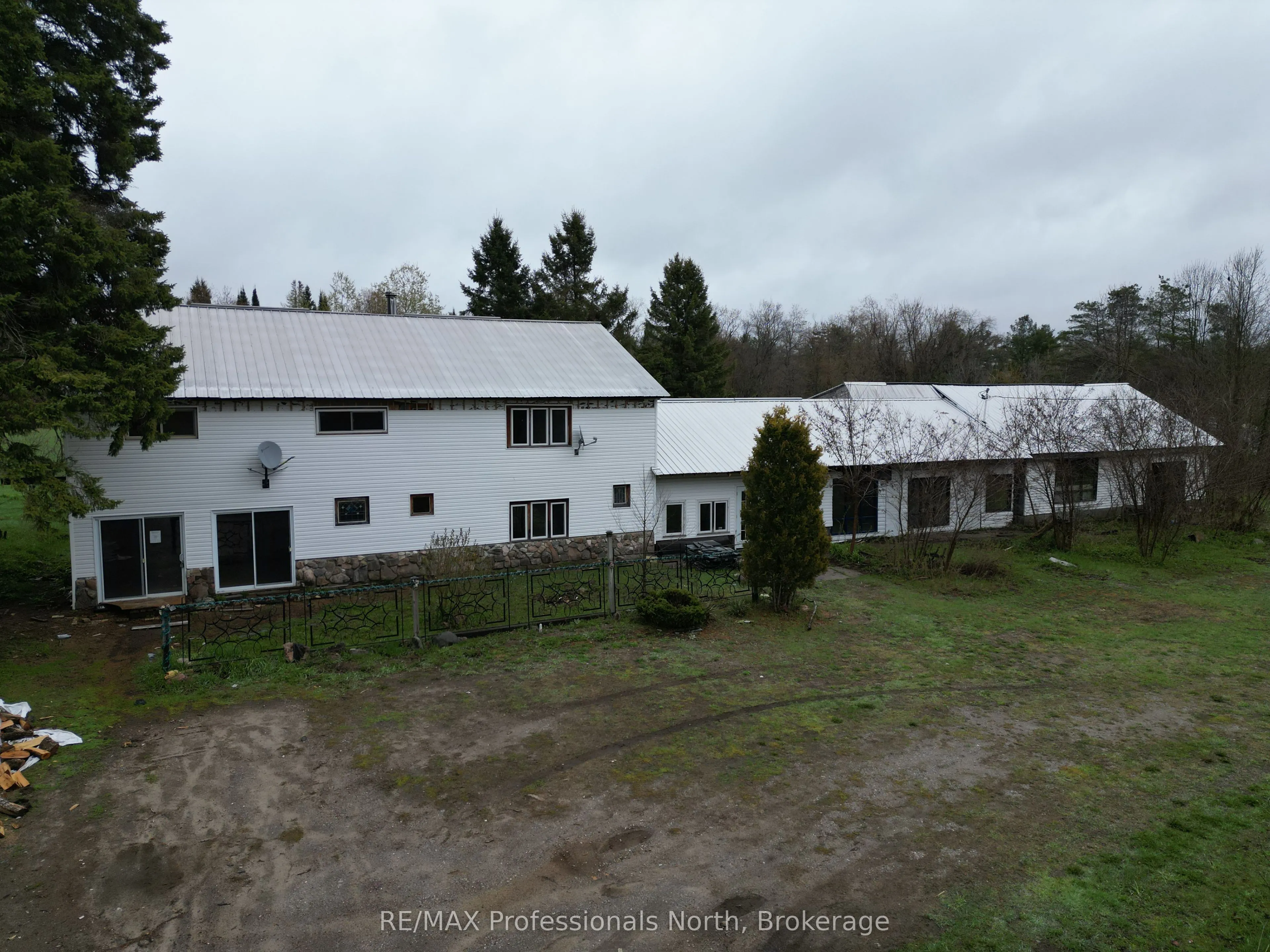 3044 Gelert Road