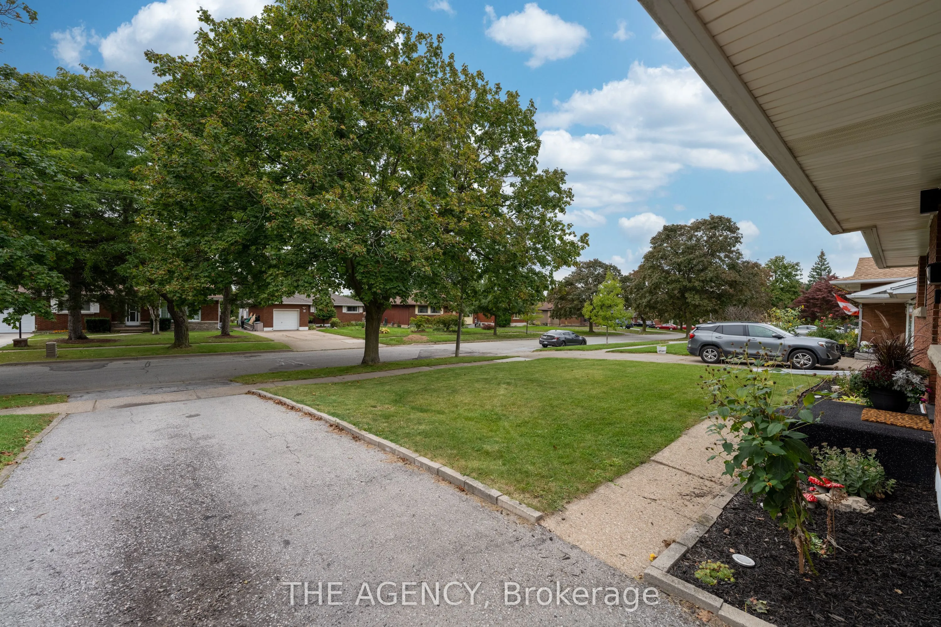 20 Ridge Point Drive