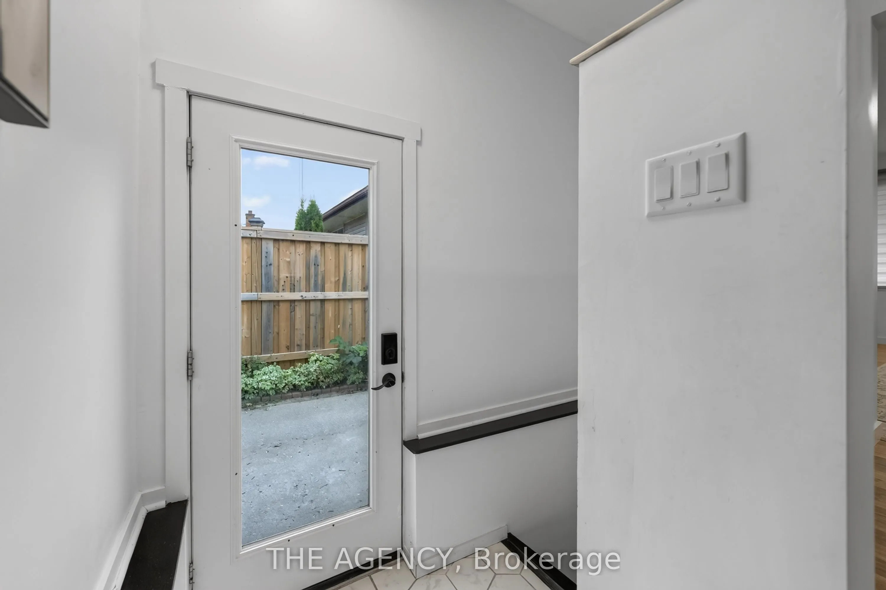 20 Ridge Point Drive