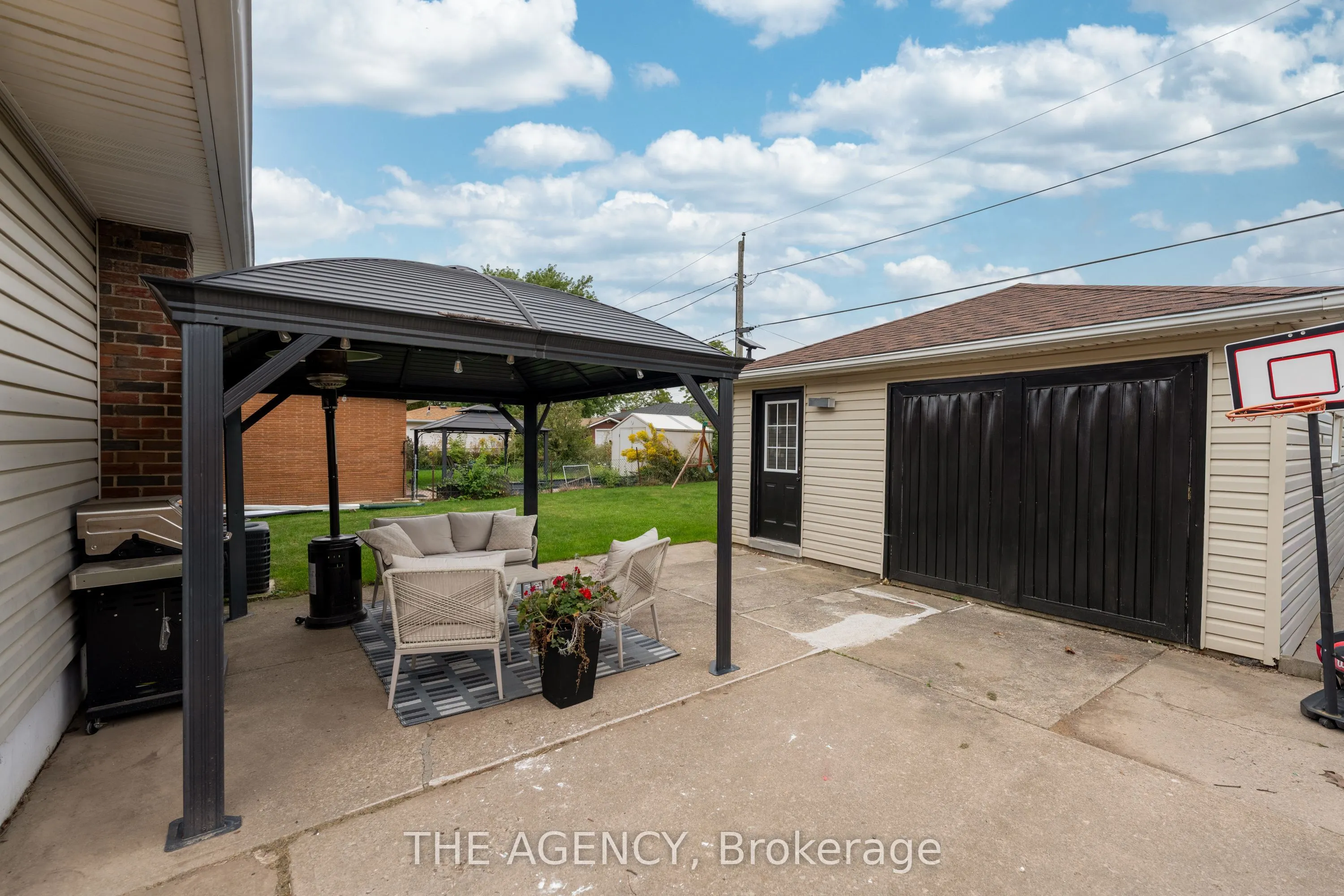 20 Ridge Point Drive