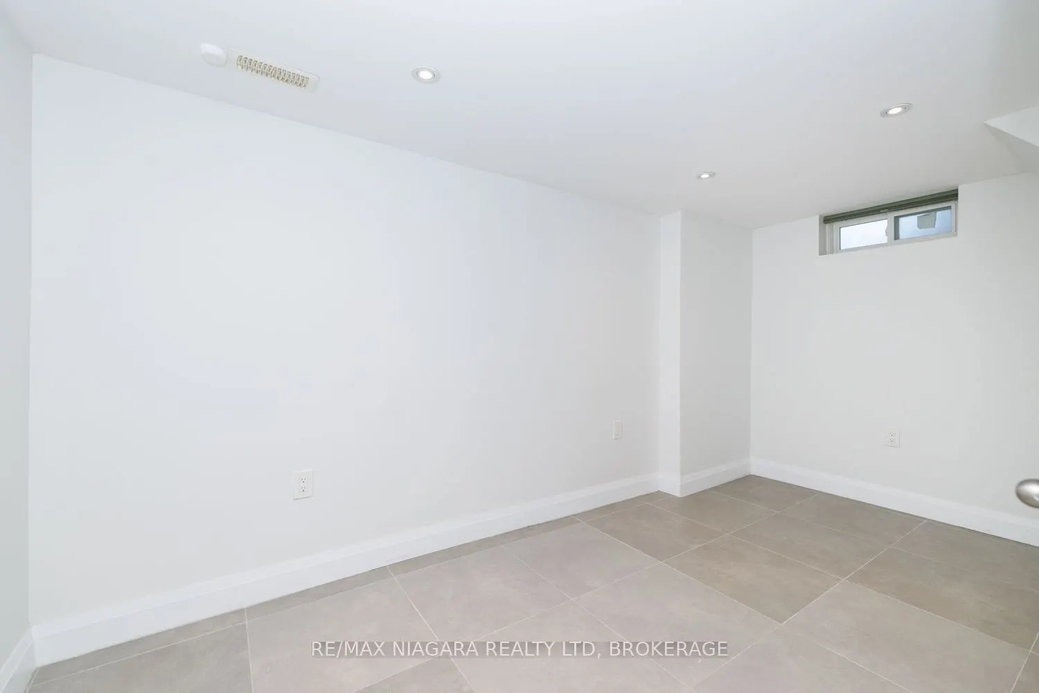 6 Broadmore Avenue