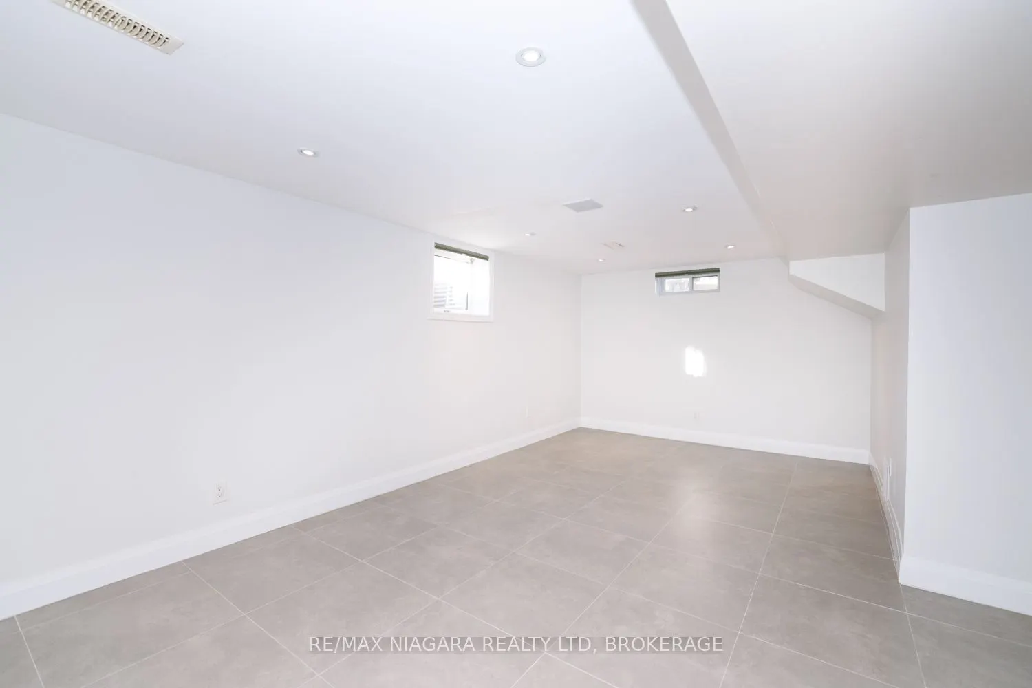 6 Broadmore Avenue