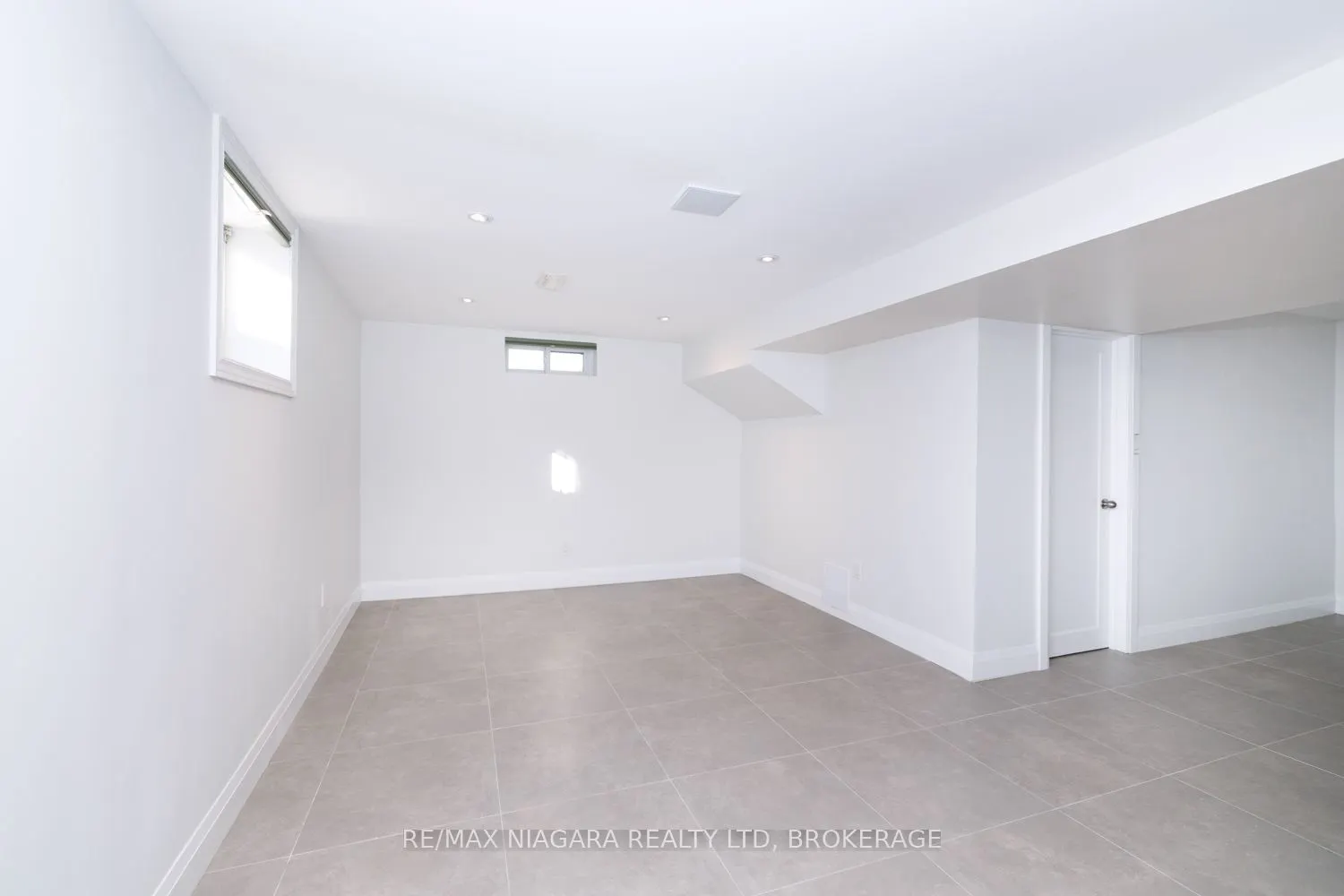 6 Broadmore Avenue
