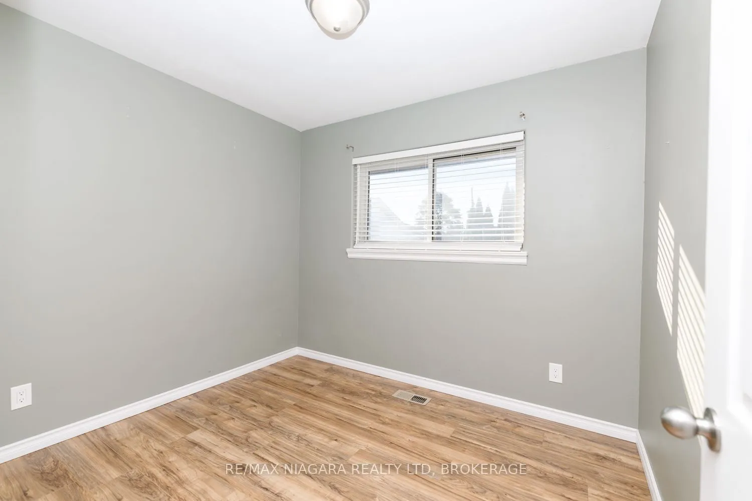6 Broadmore Avenue