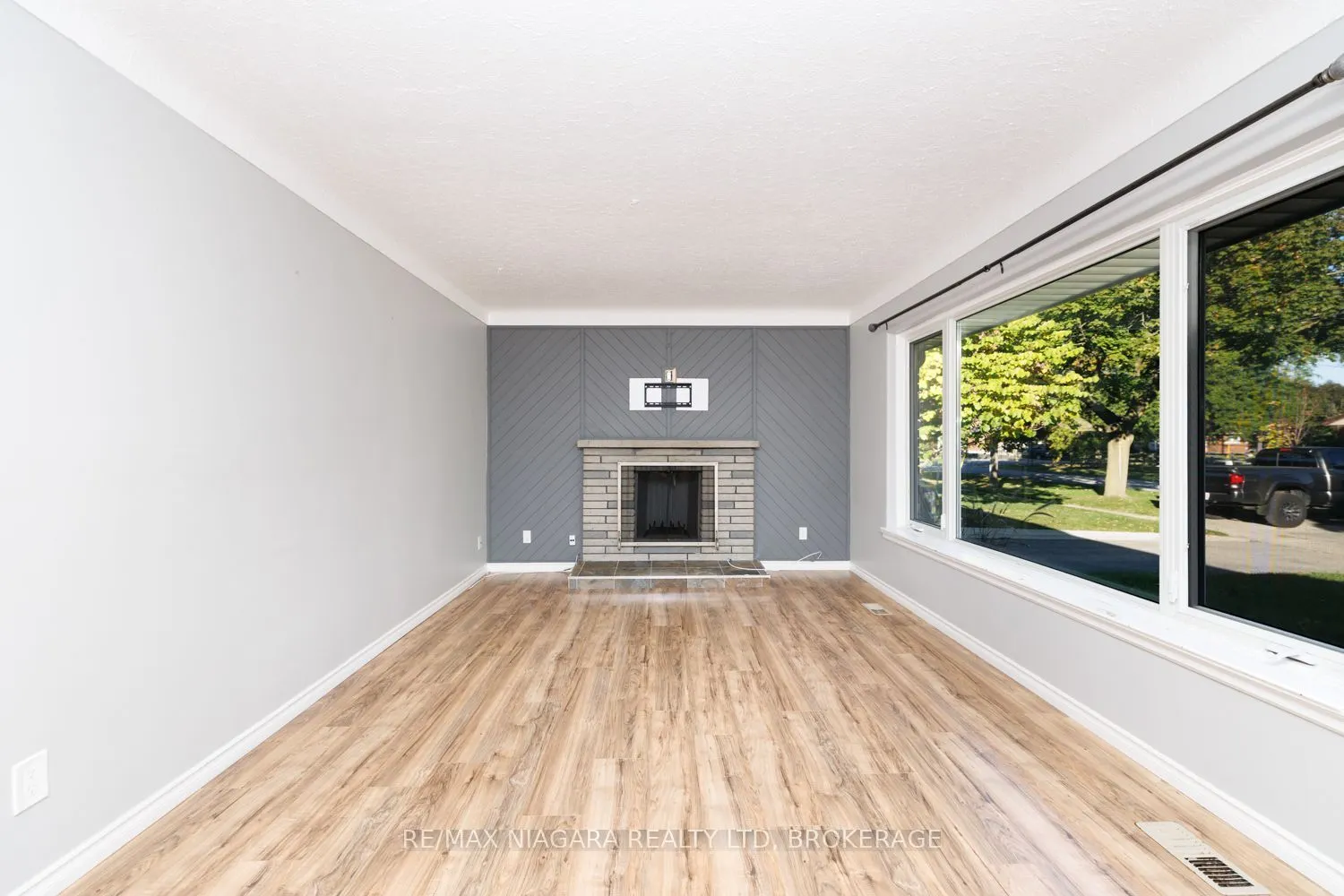 6 Broadmore Avenue