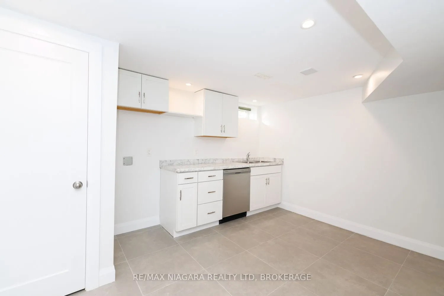 6 Broadmore Avenue