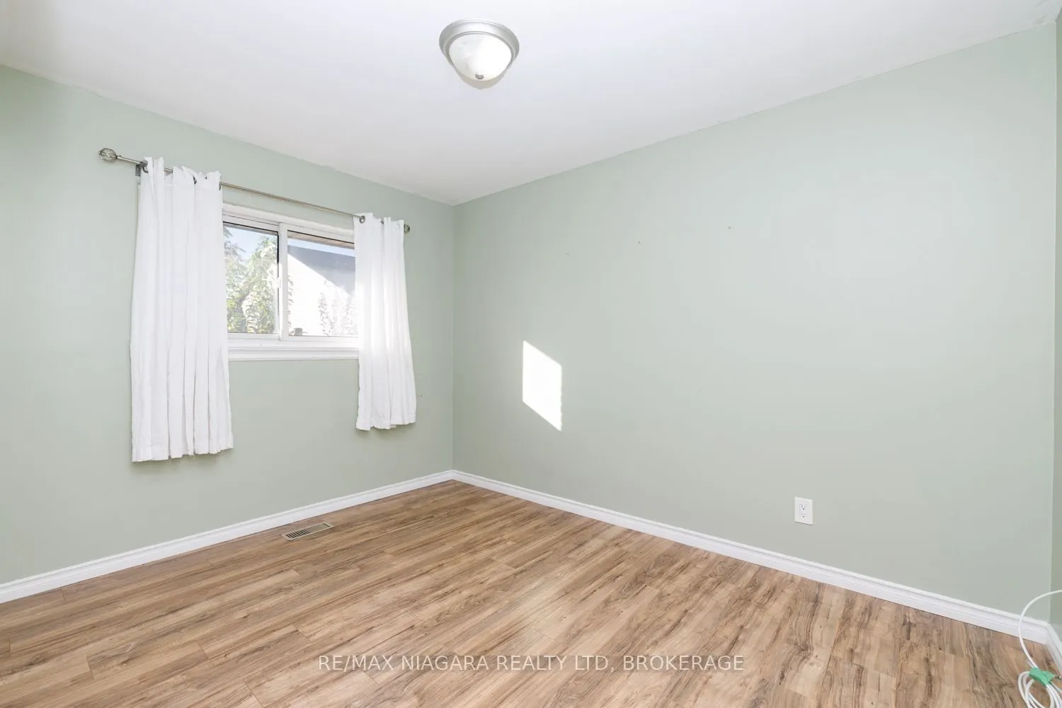6 Broadmore Avenue
