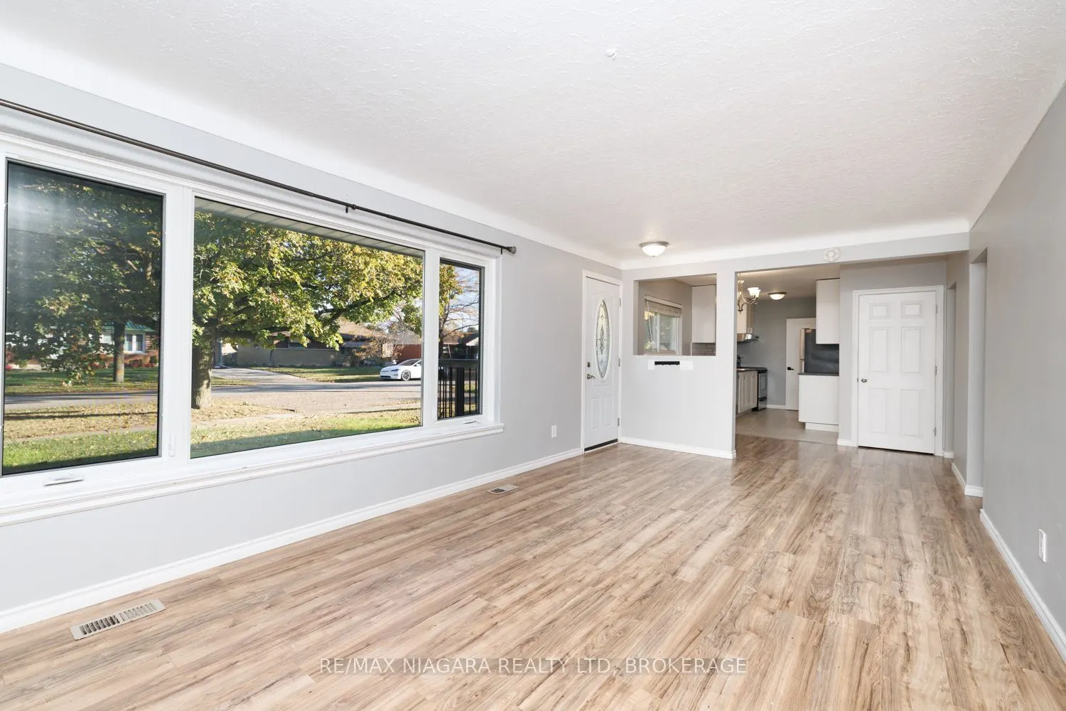 6 Broadmore Avenue