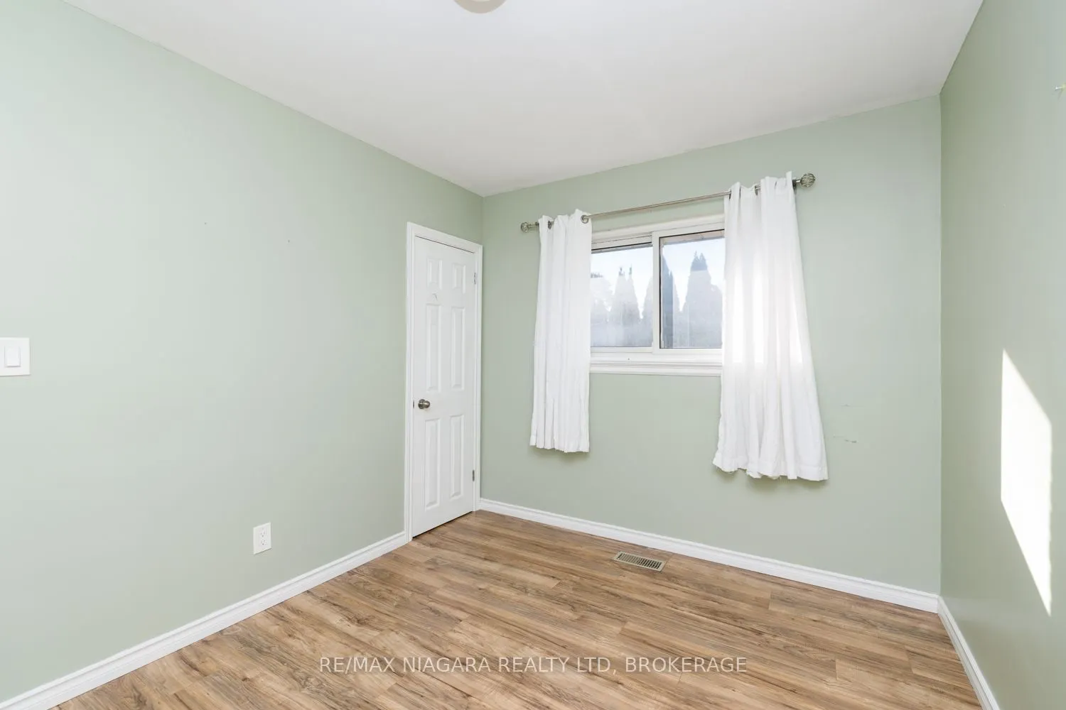 6 Broadmore Avenue