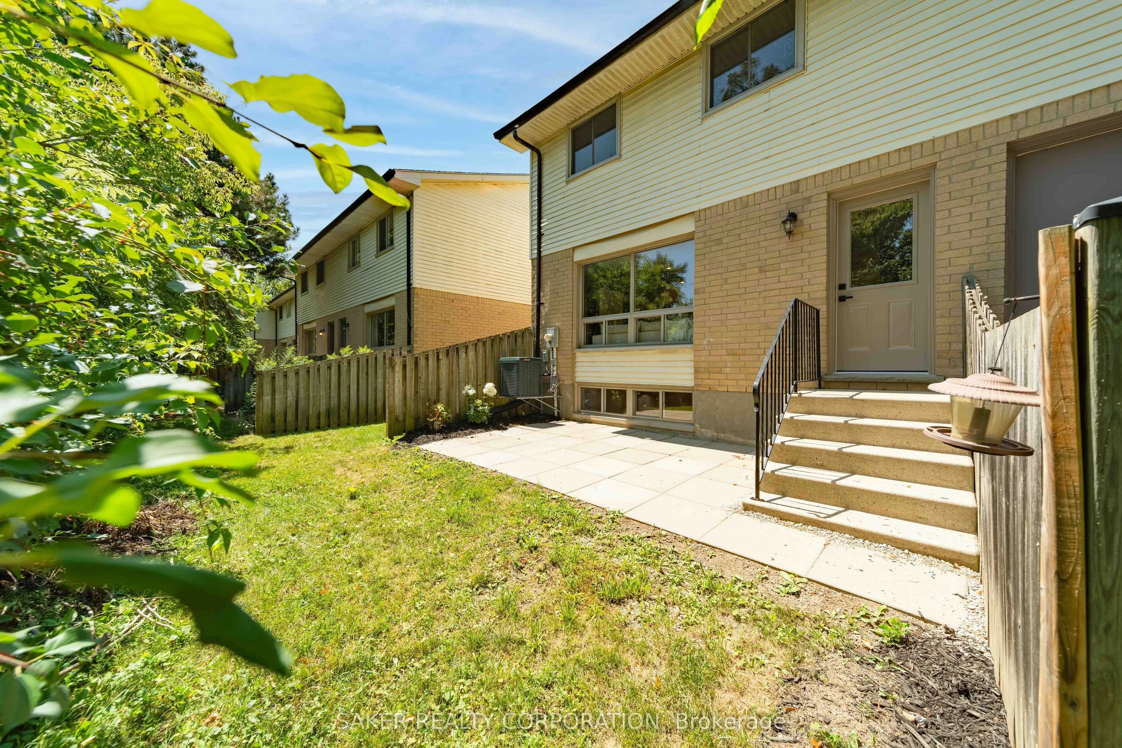 355 Sandringham Crescent #33