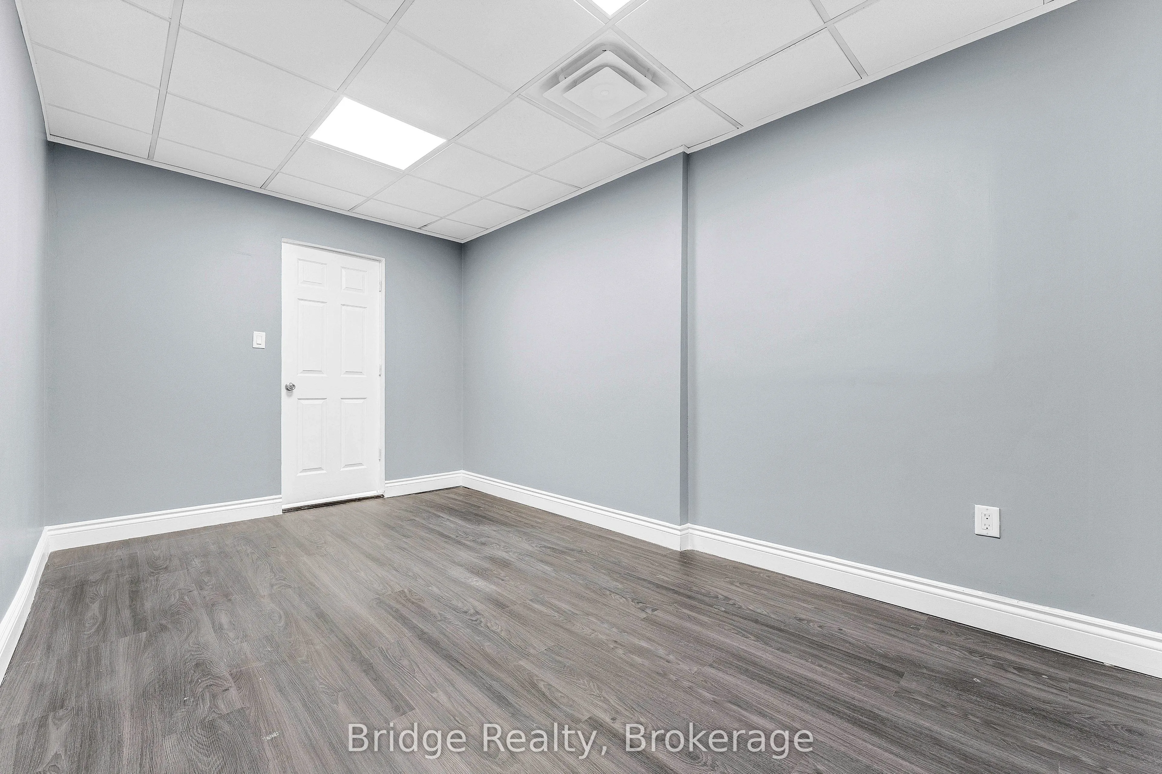290 Dundas Street