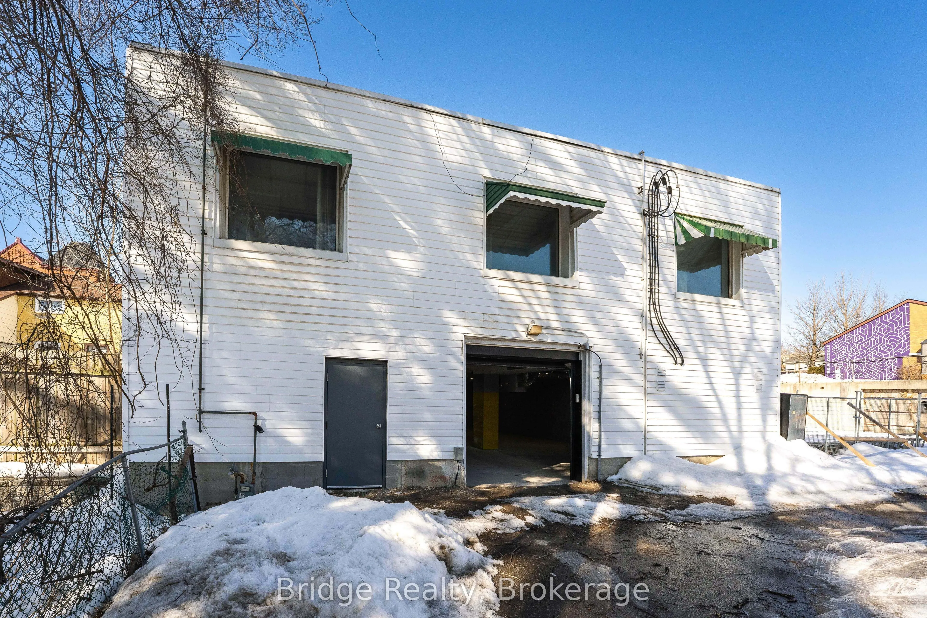 290 Dundas Street