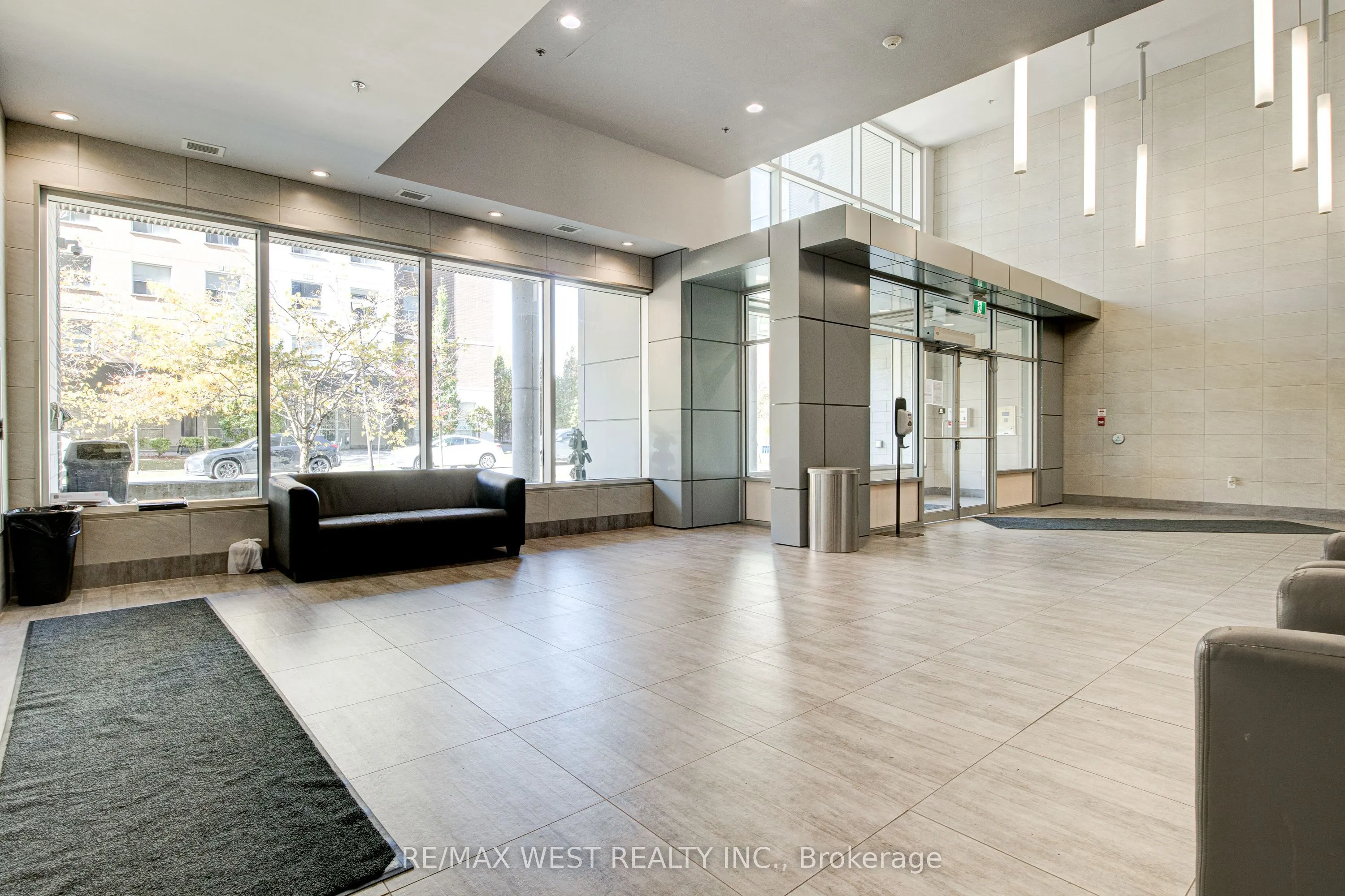 318 Spruce Street #215