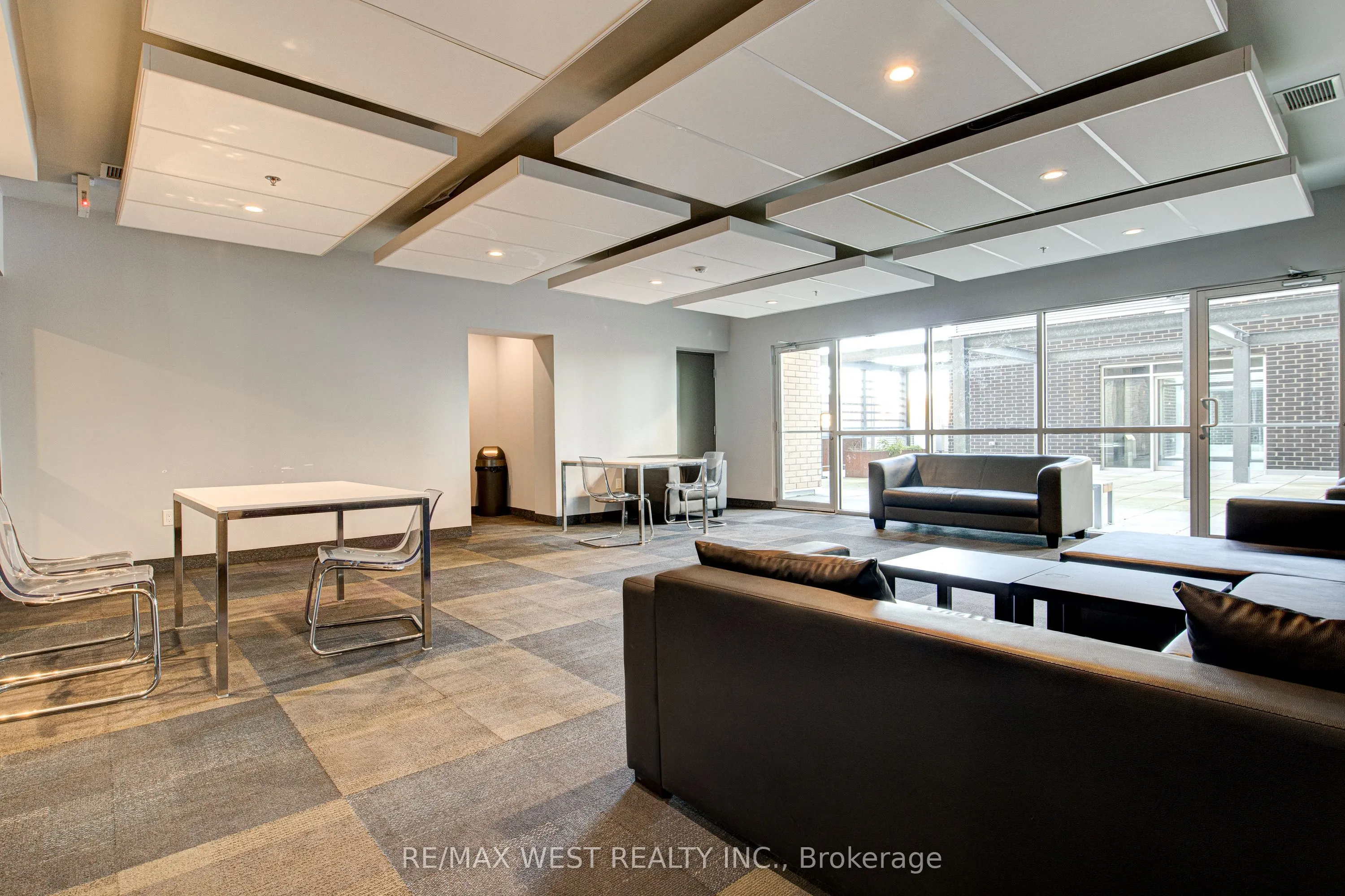318 Spruce Street #215