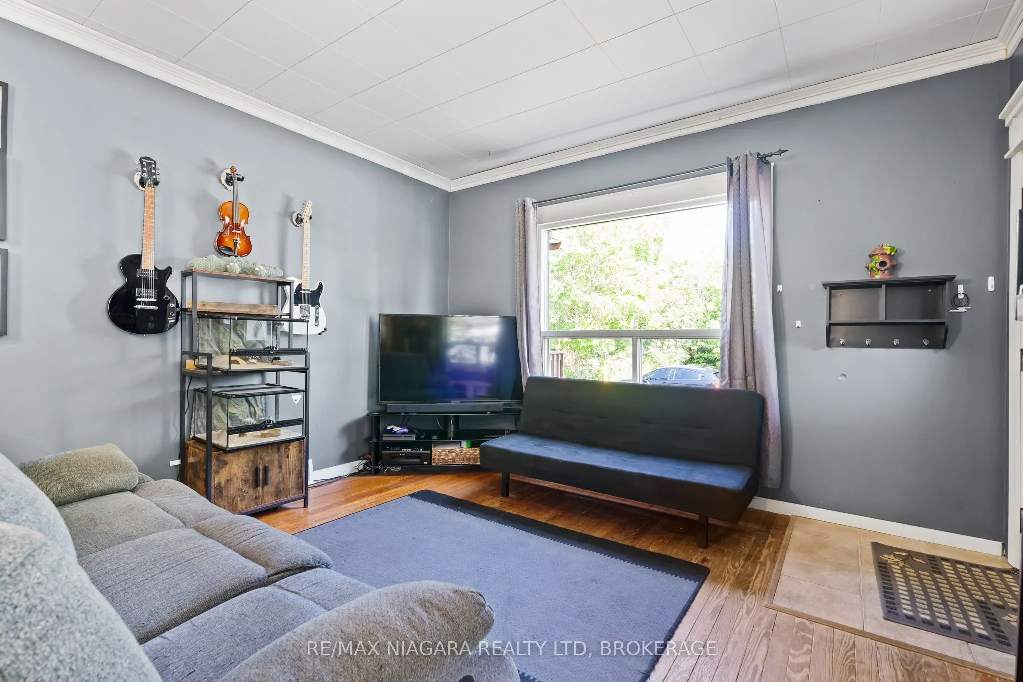 63 Hodgkins Avenue