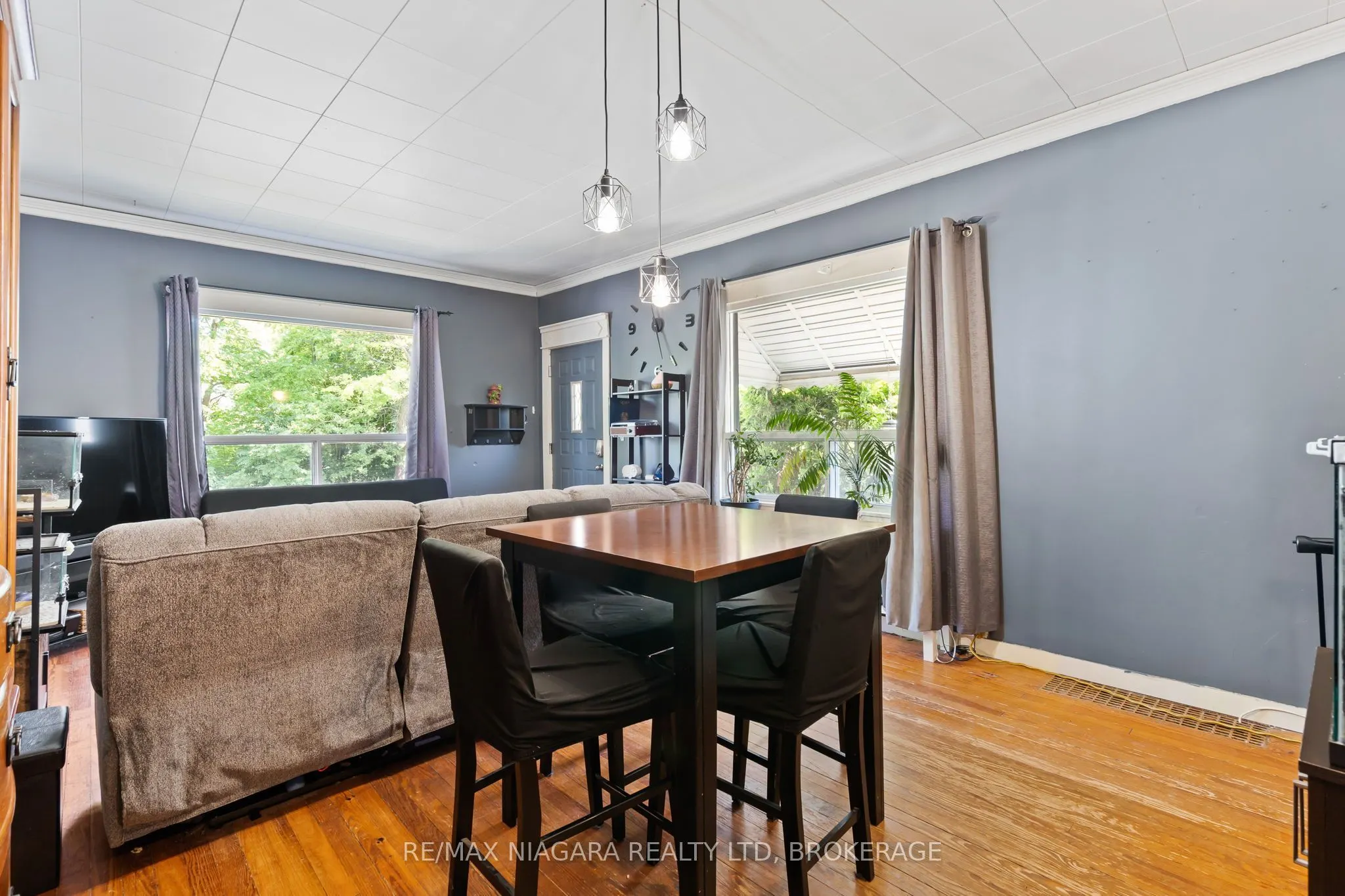 63 Hodgkins Avenue