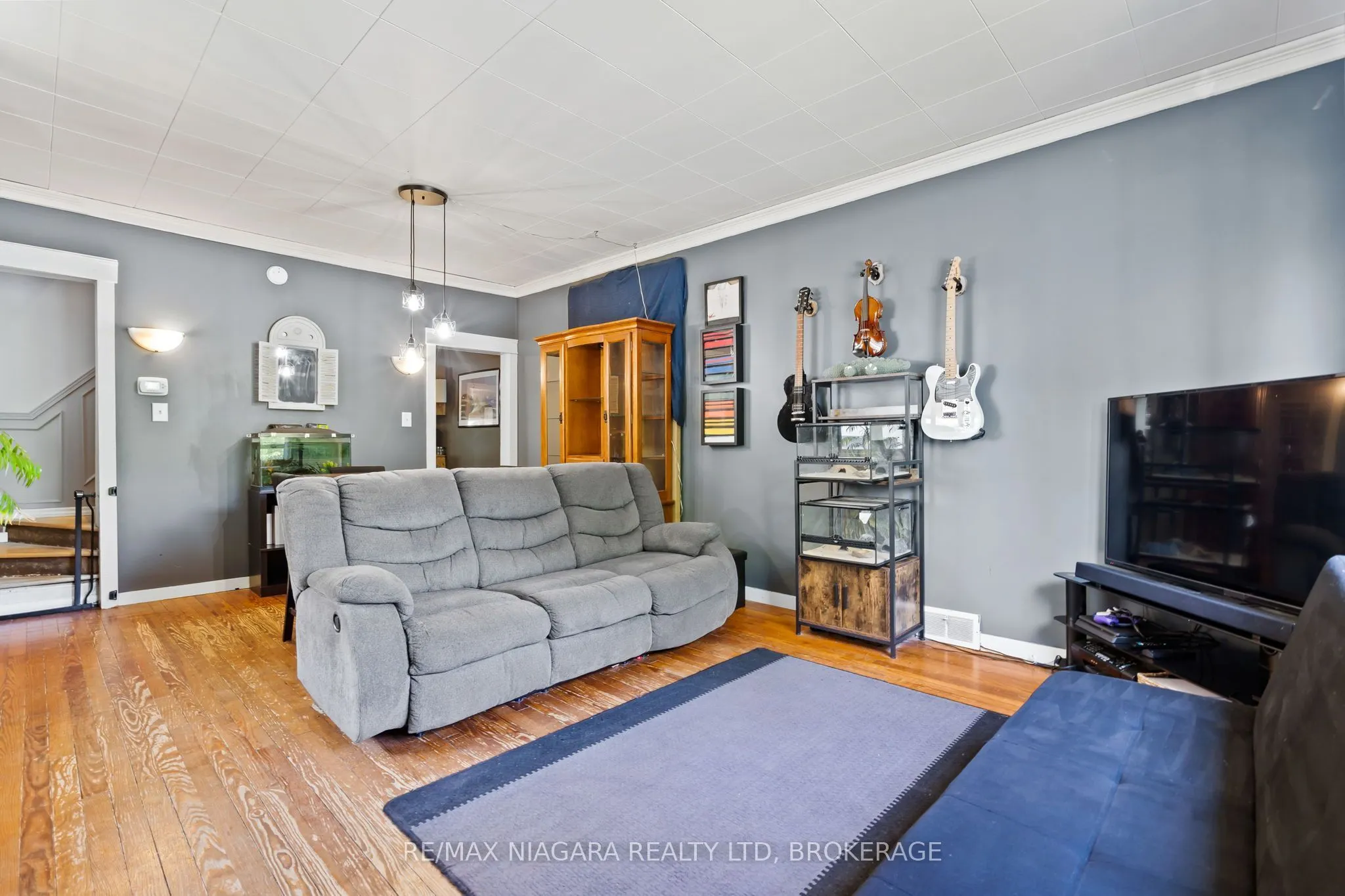 63 Hodgkins Avenue