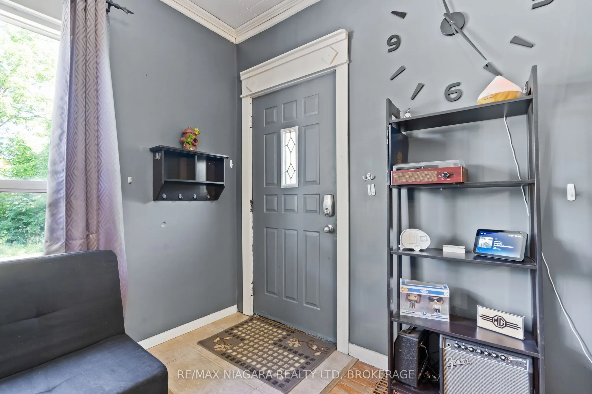63 Hodgkins Avenue