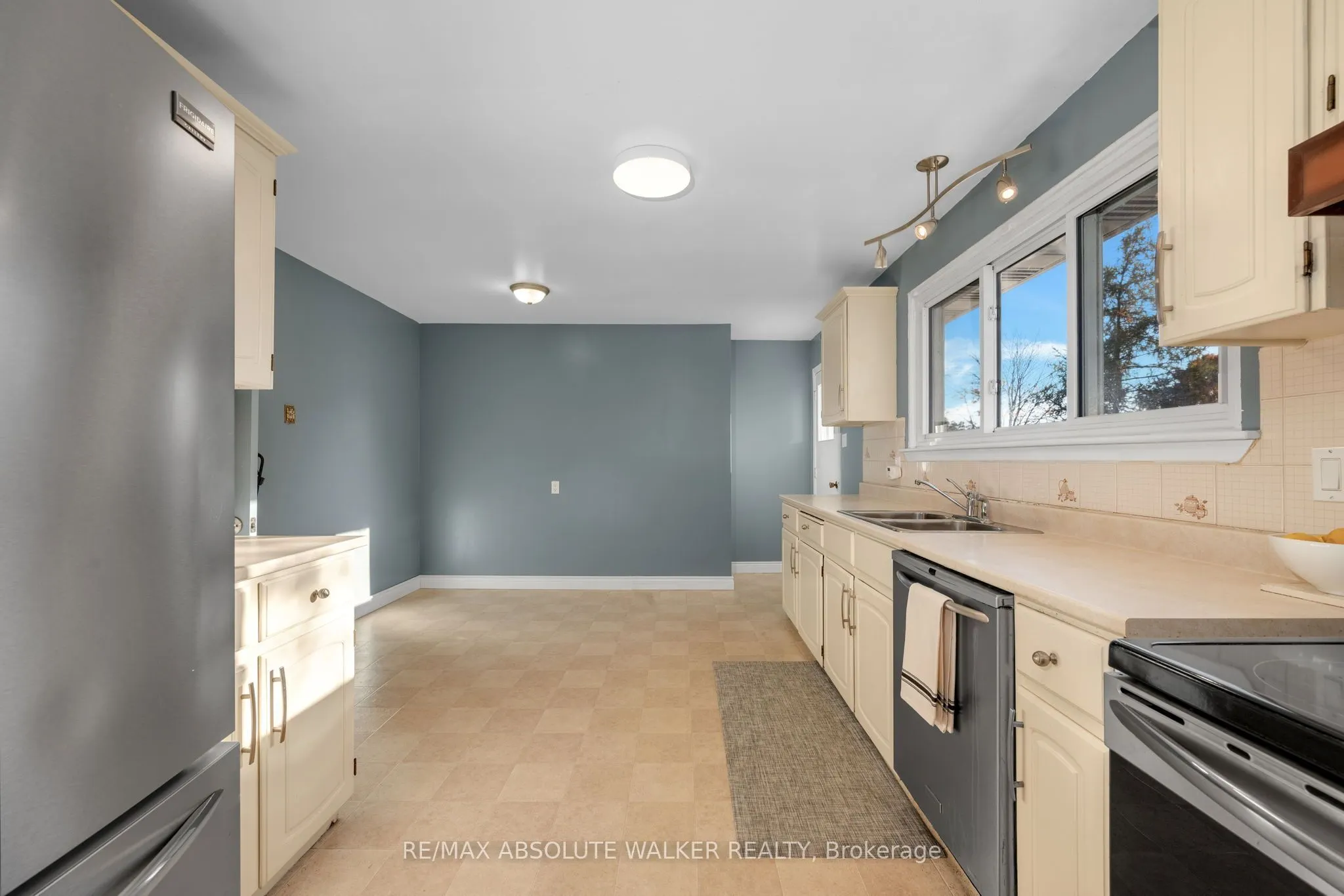 18 Silver Aspen Crescent